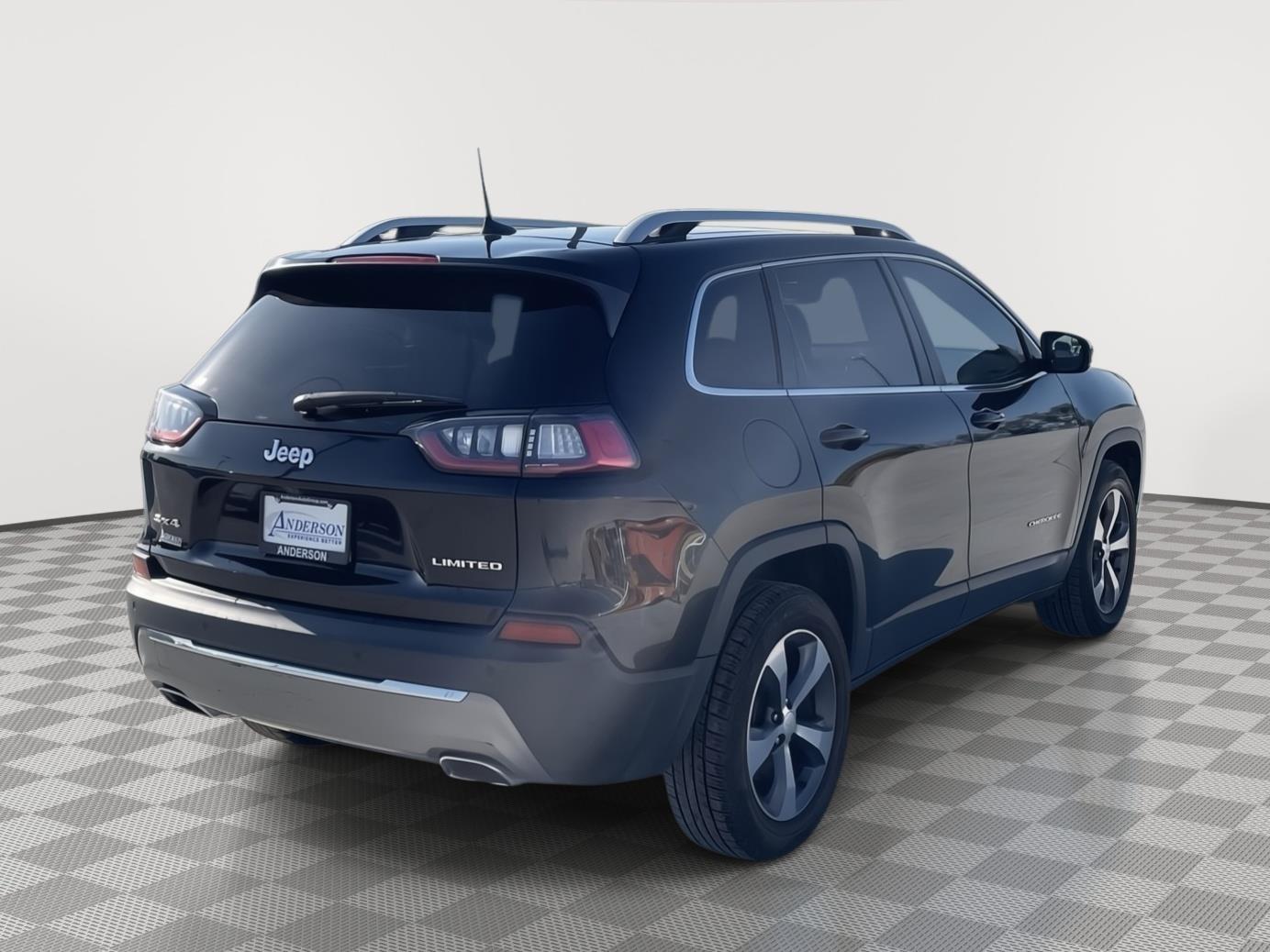 Vehicle photo 6