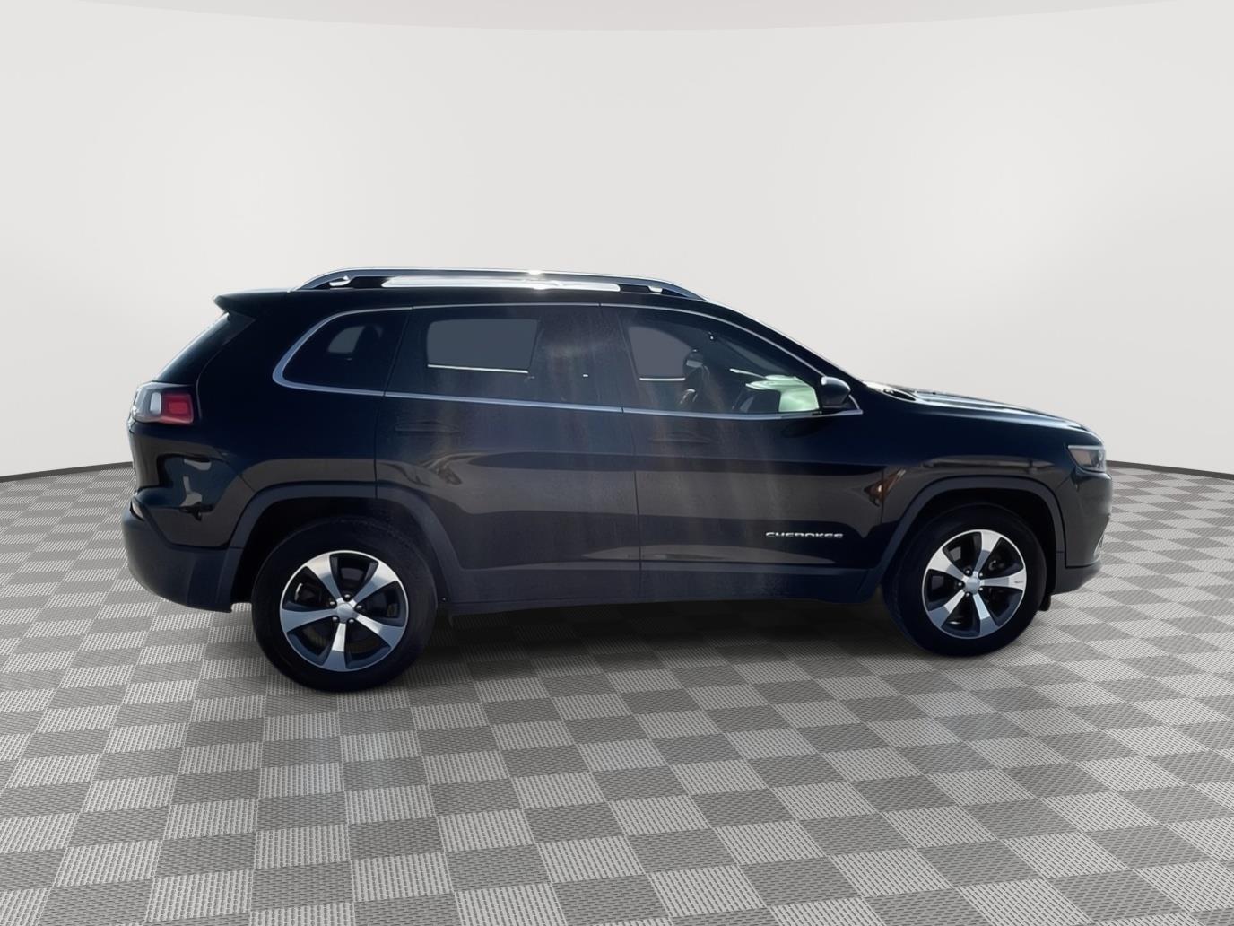 Vehicle photo 7
