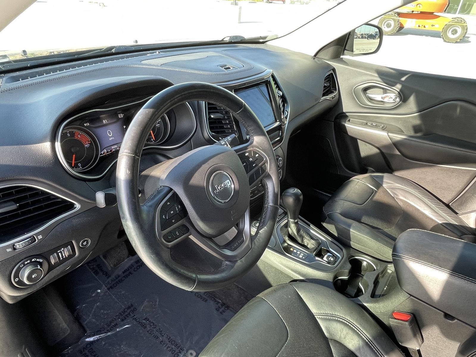 Vehicle photo 13