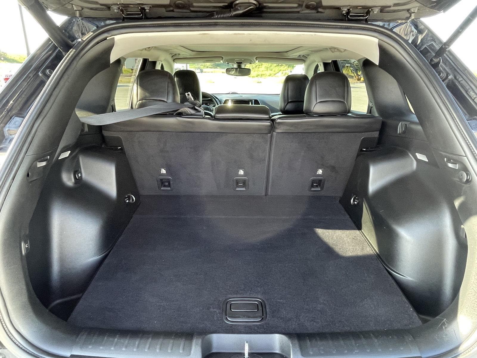 Vehicle photo 15