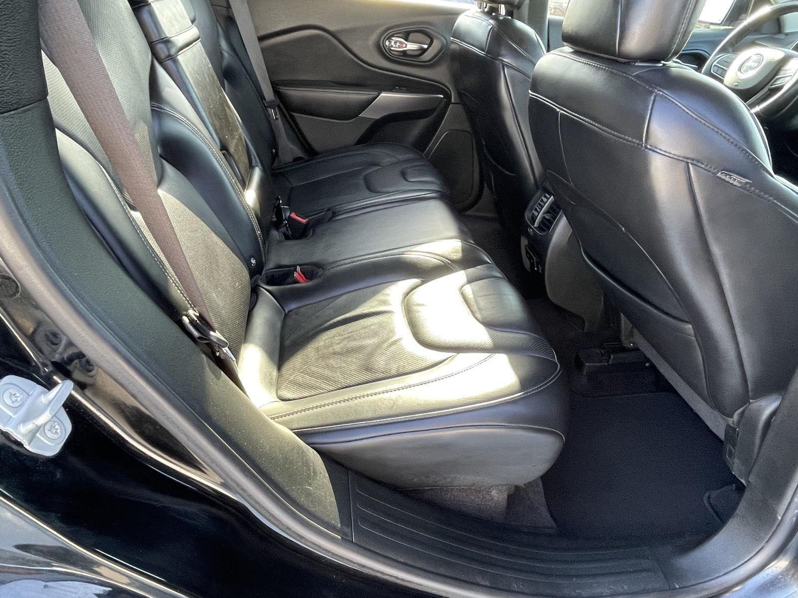 Vehicle photo 16
