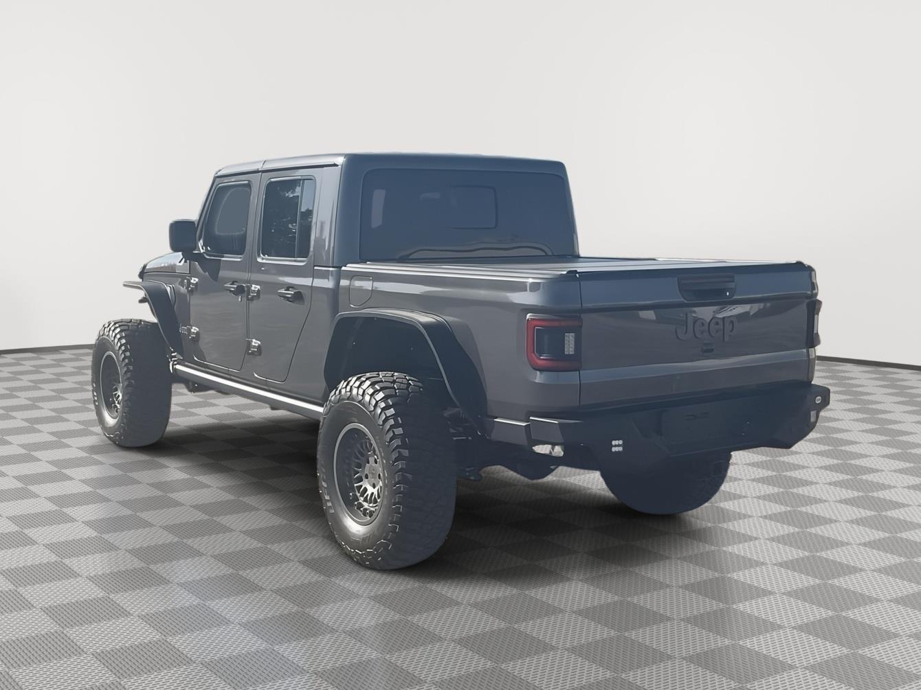 Vehicle photo 3