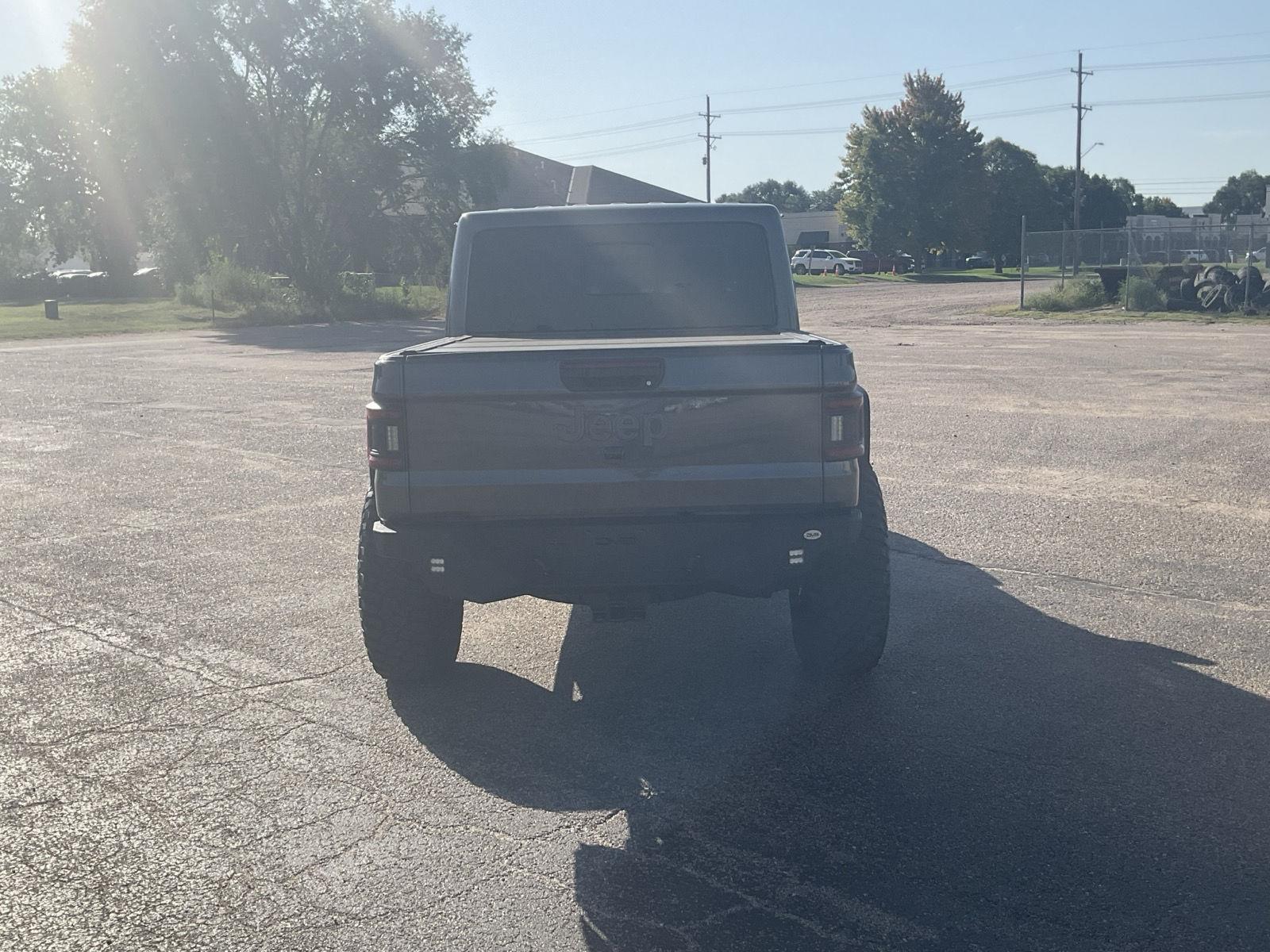 Vehicle photo 4