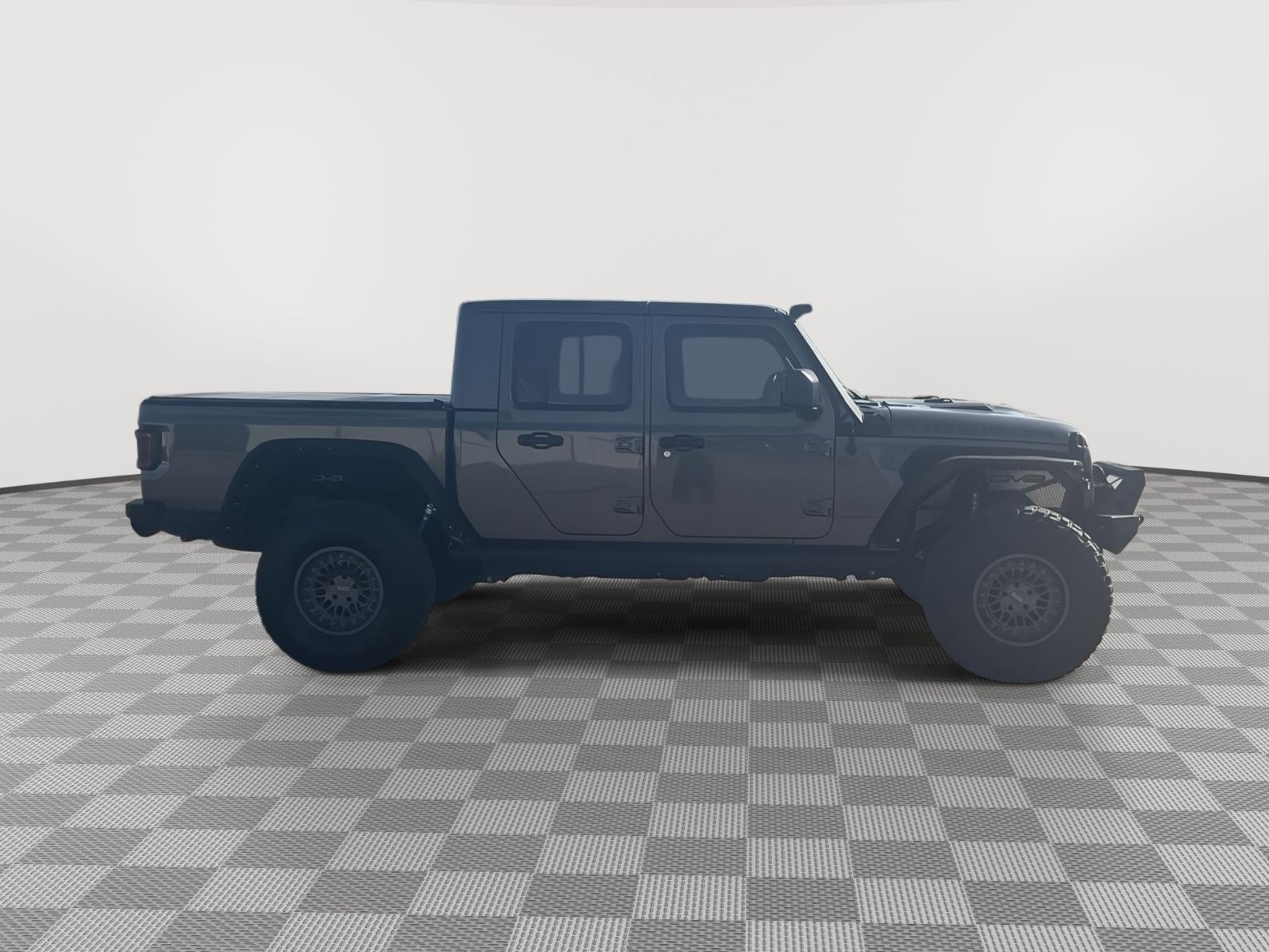 Vehicle photo 6