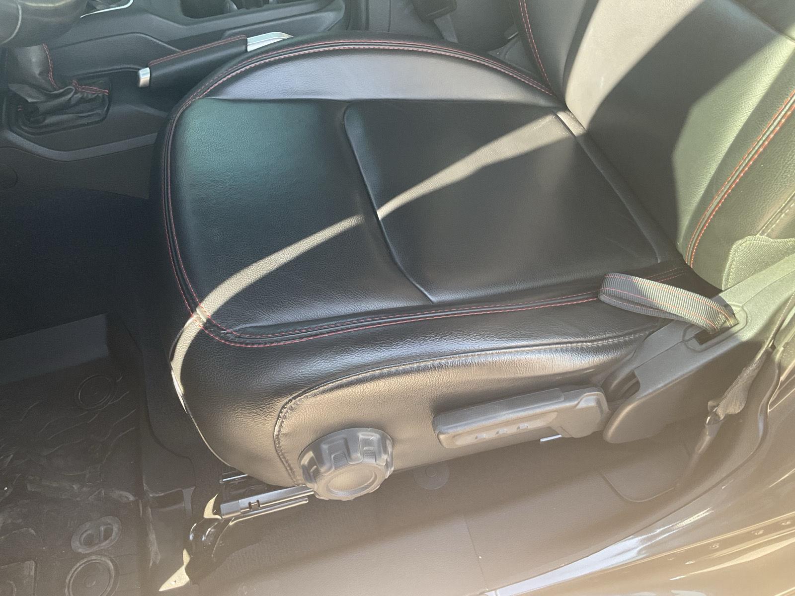Vehicle photo 17