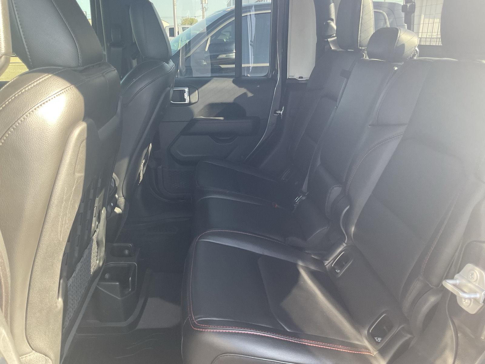 Vehicle photo 18