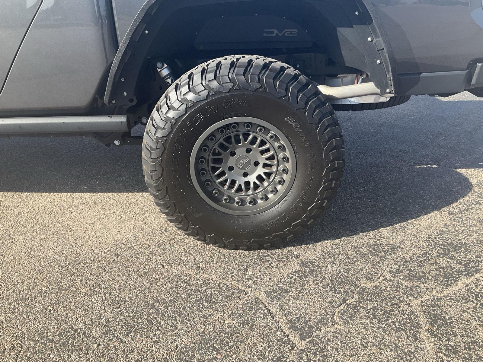 Vehicle photo 20