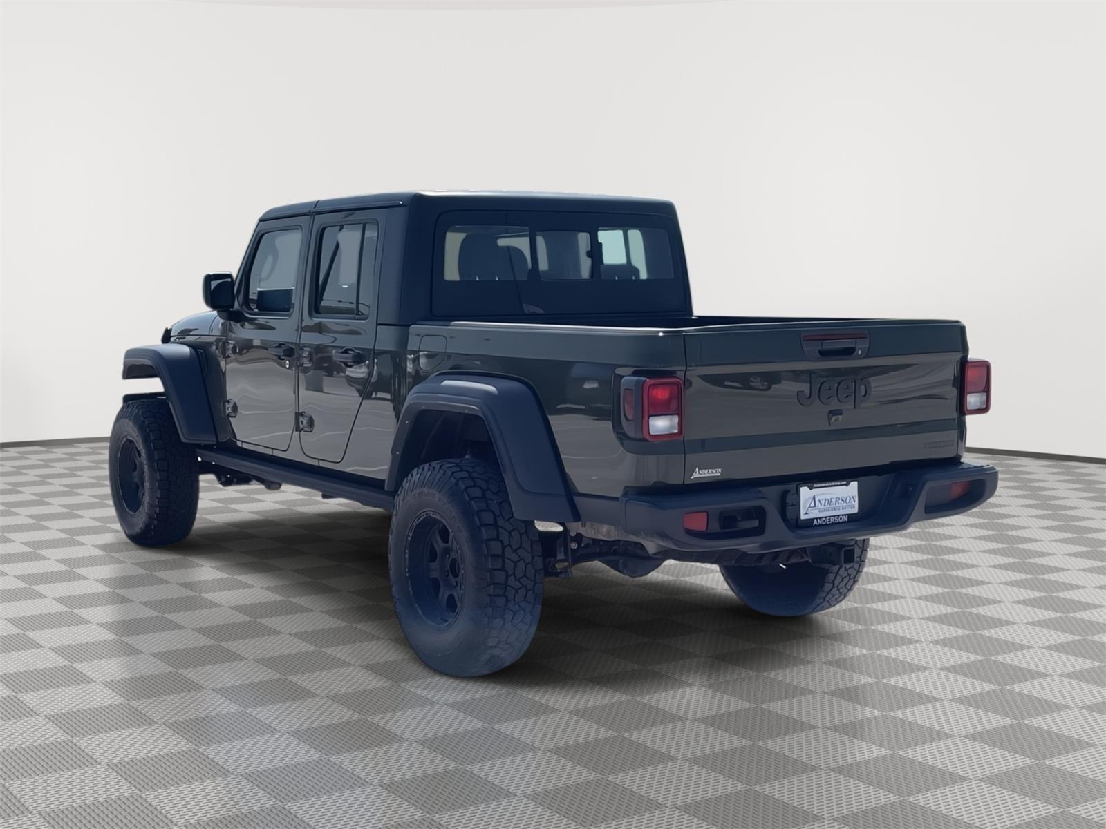 Vehicle photo 4
