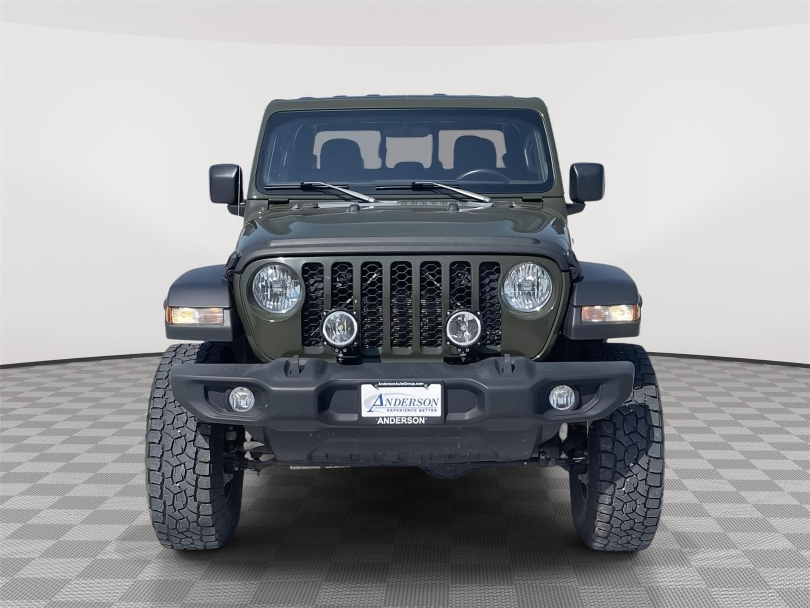 Vehicle photo 9