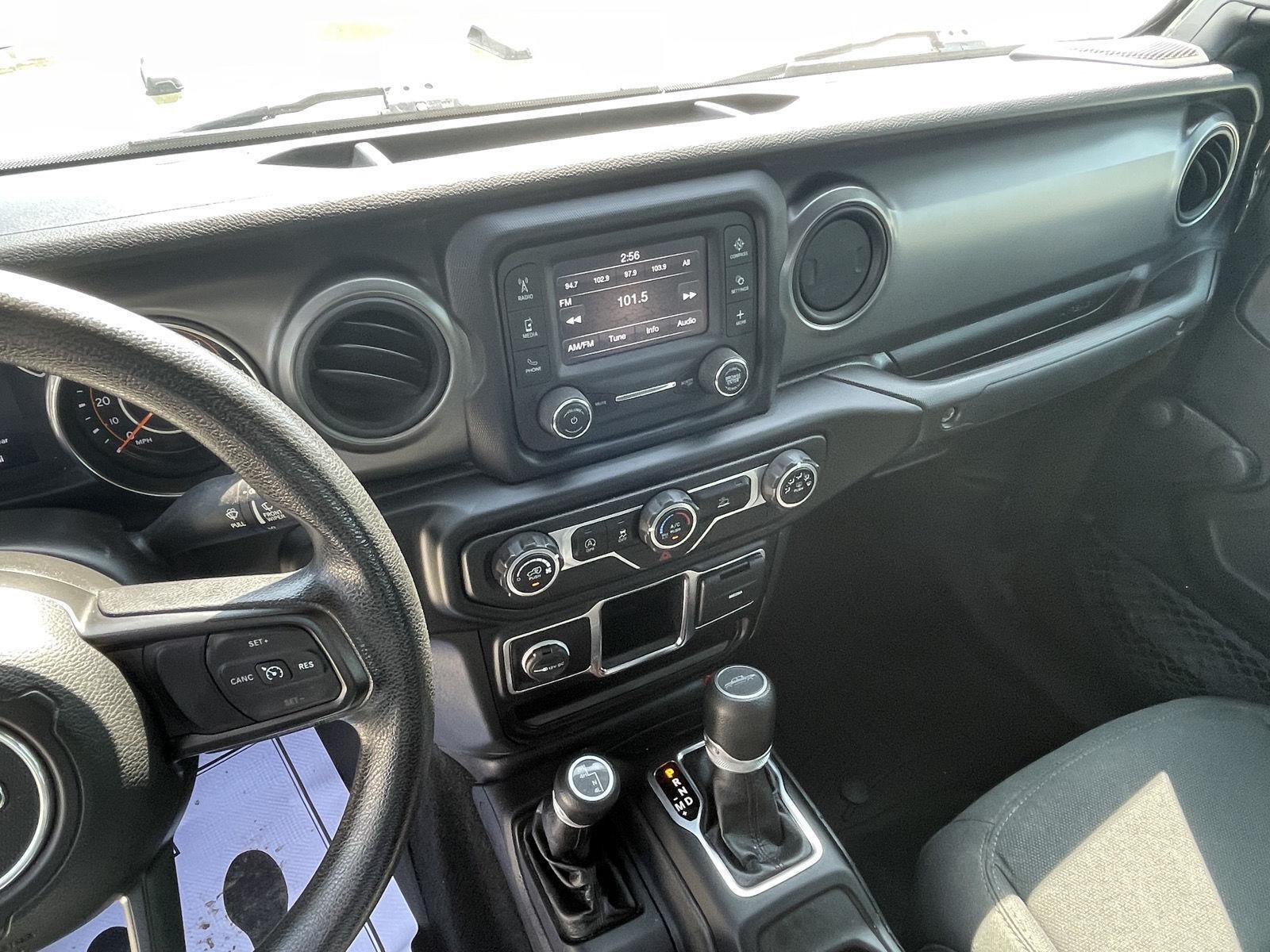 Vehicle photo 14