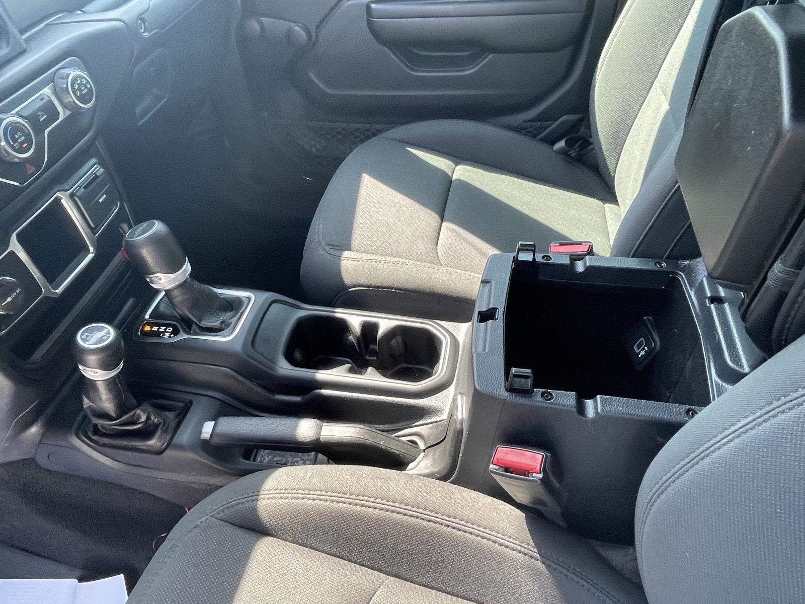 Vehicle photo 15