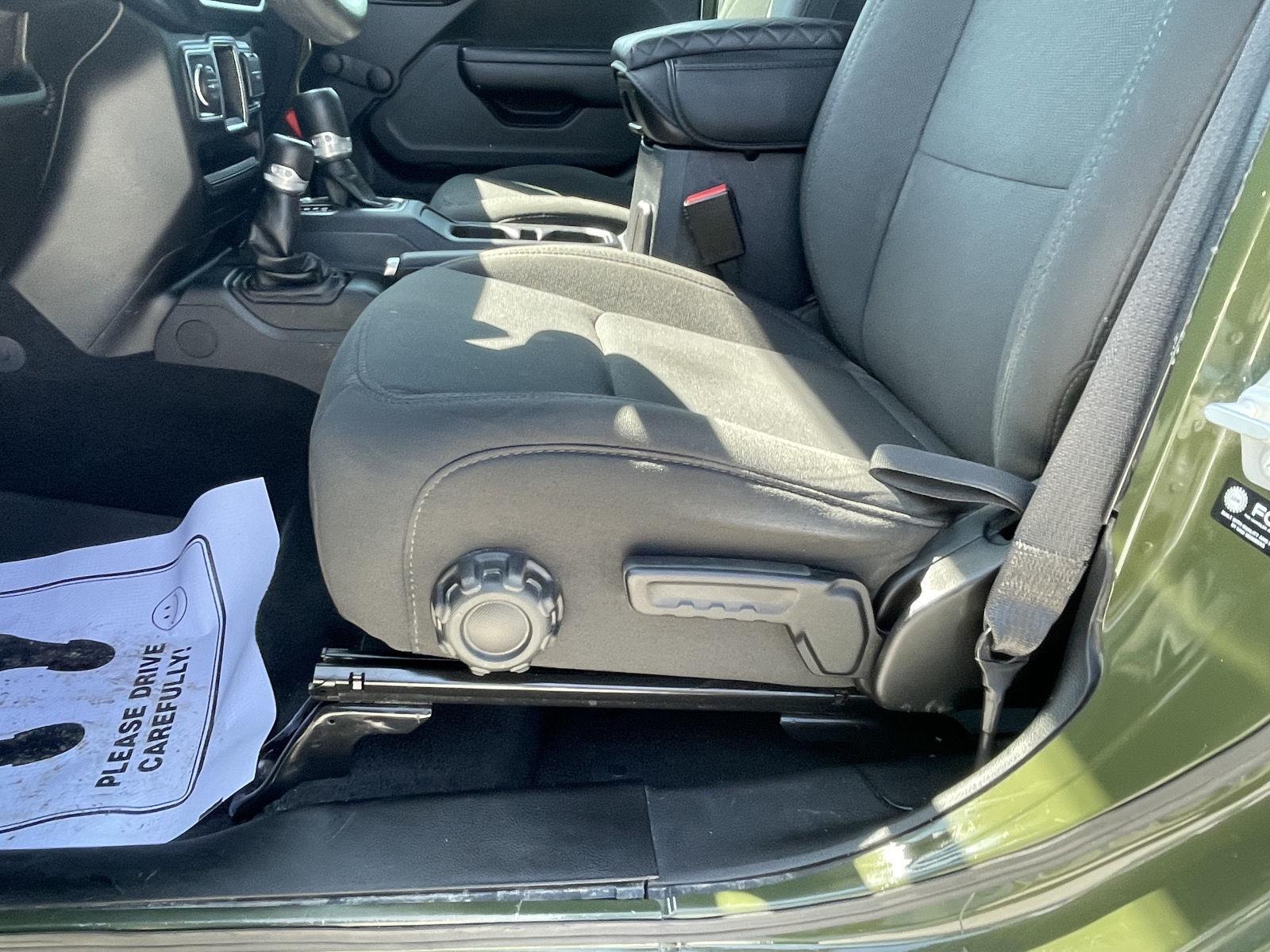 Vehicle photo 16