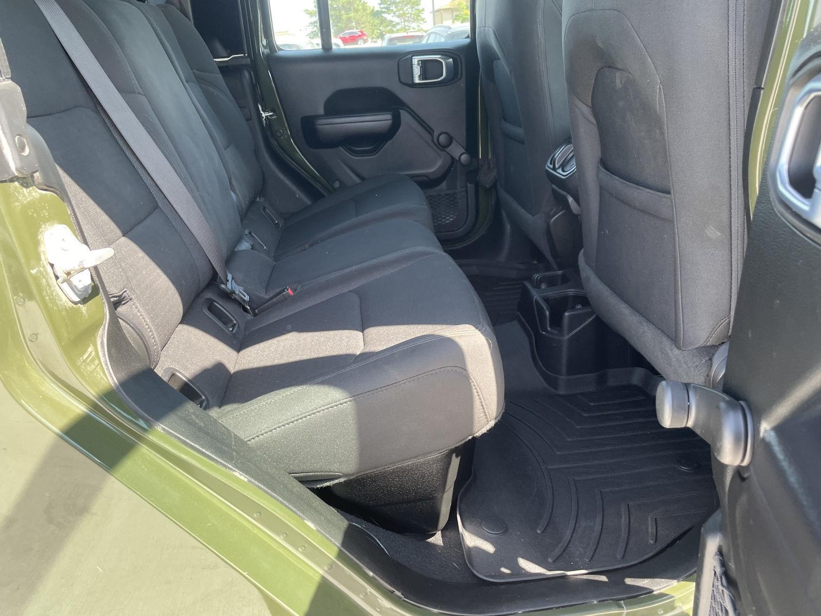 Vehicle photo 17