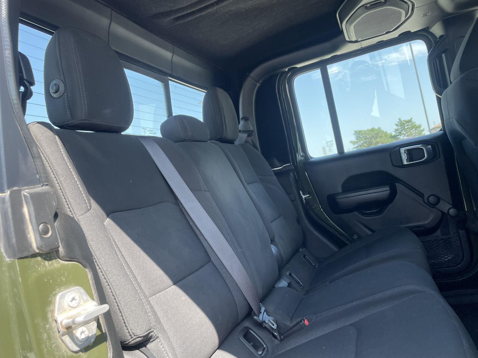 Vehicle photo 18
