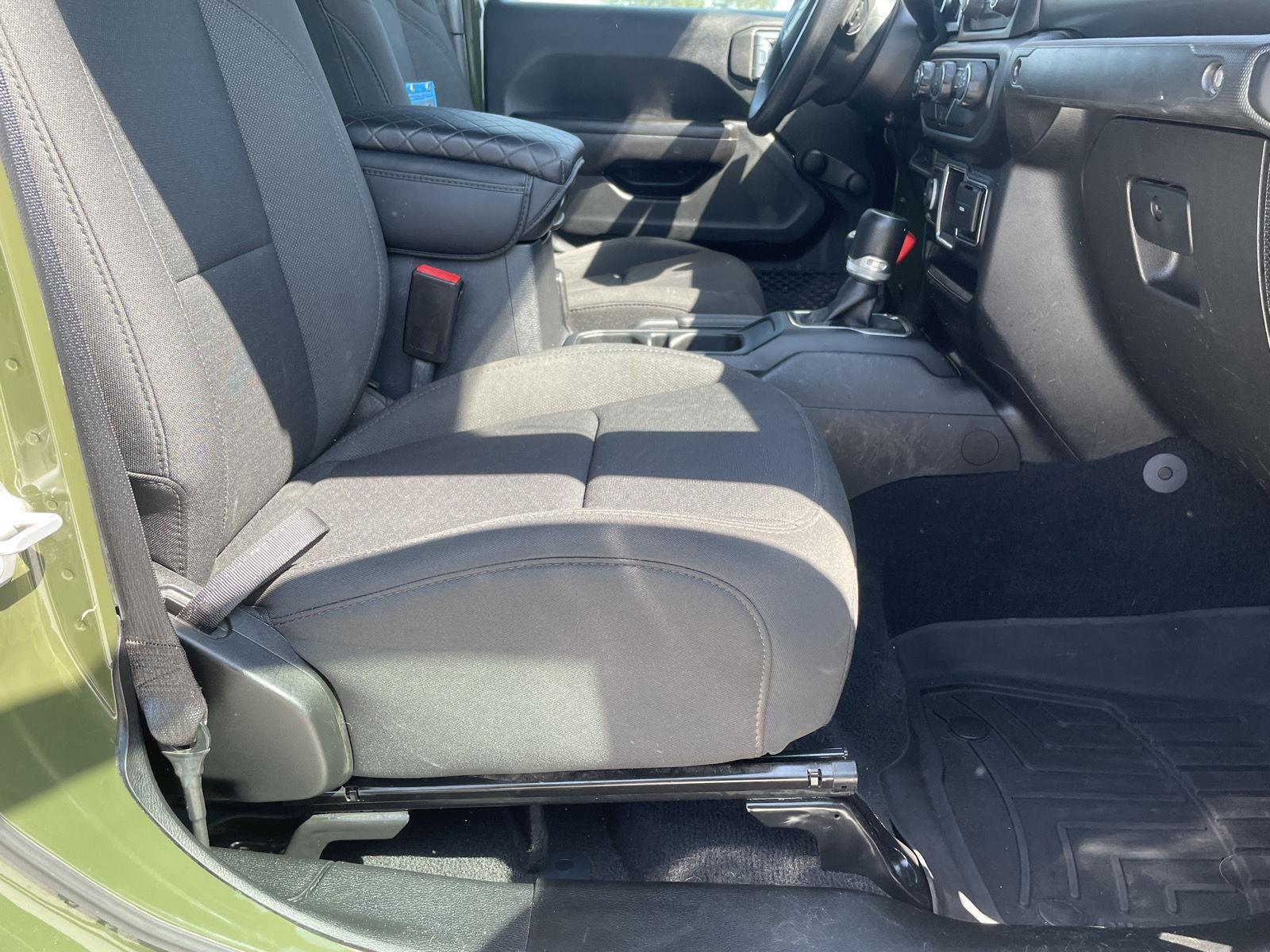 Vehicle photo 19
