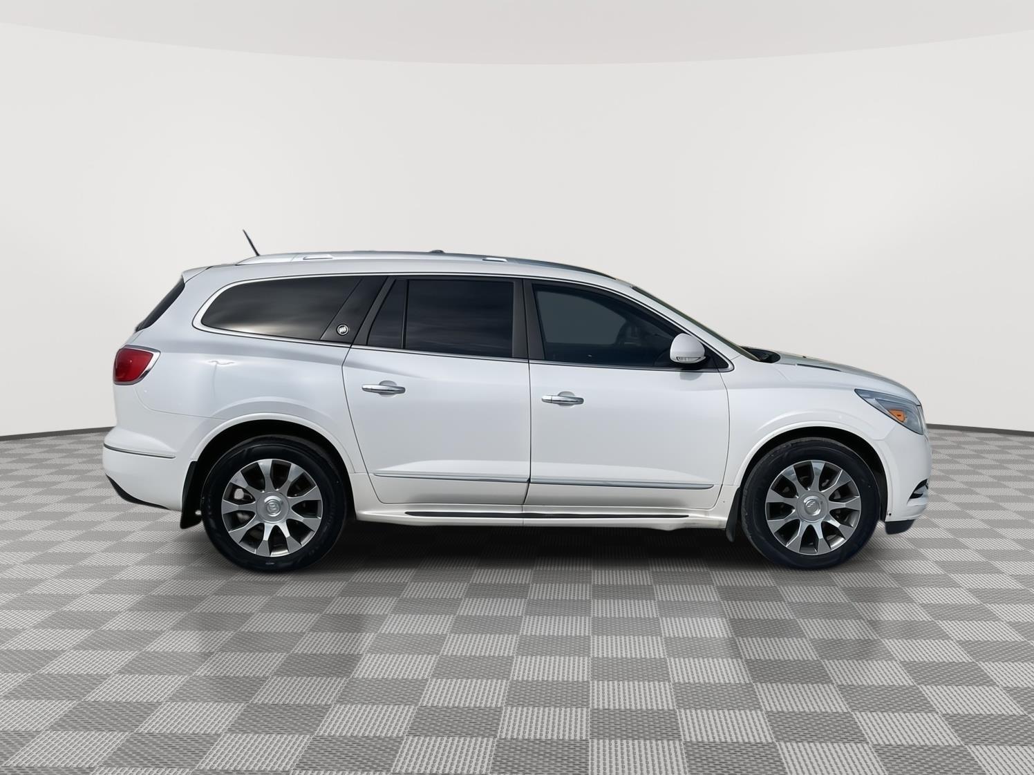 Vehicle photo 7
