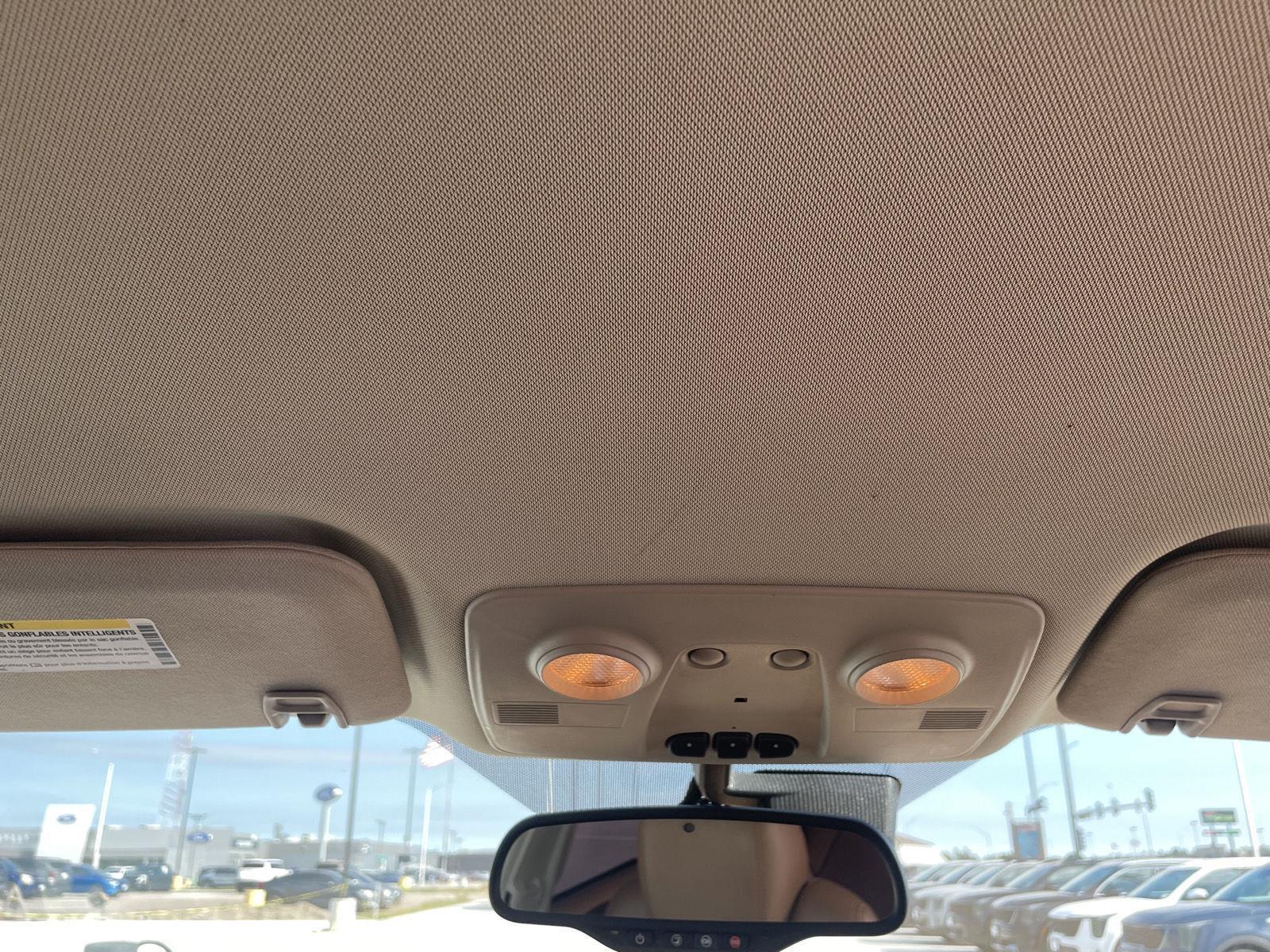 Vehicle photo 21