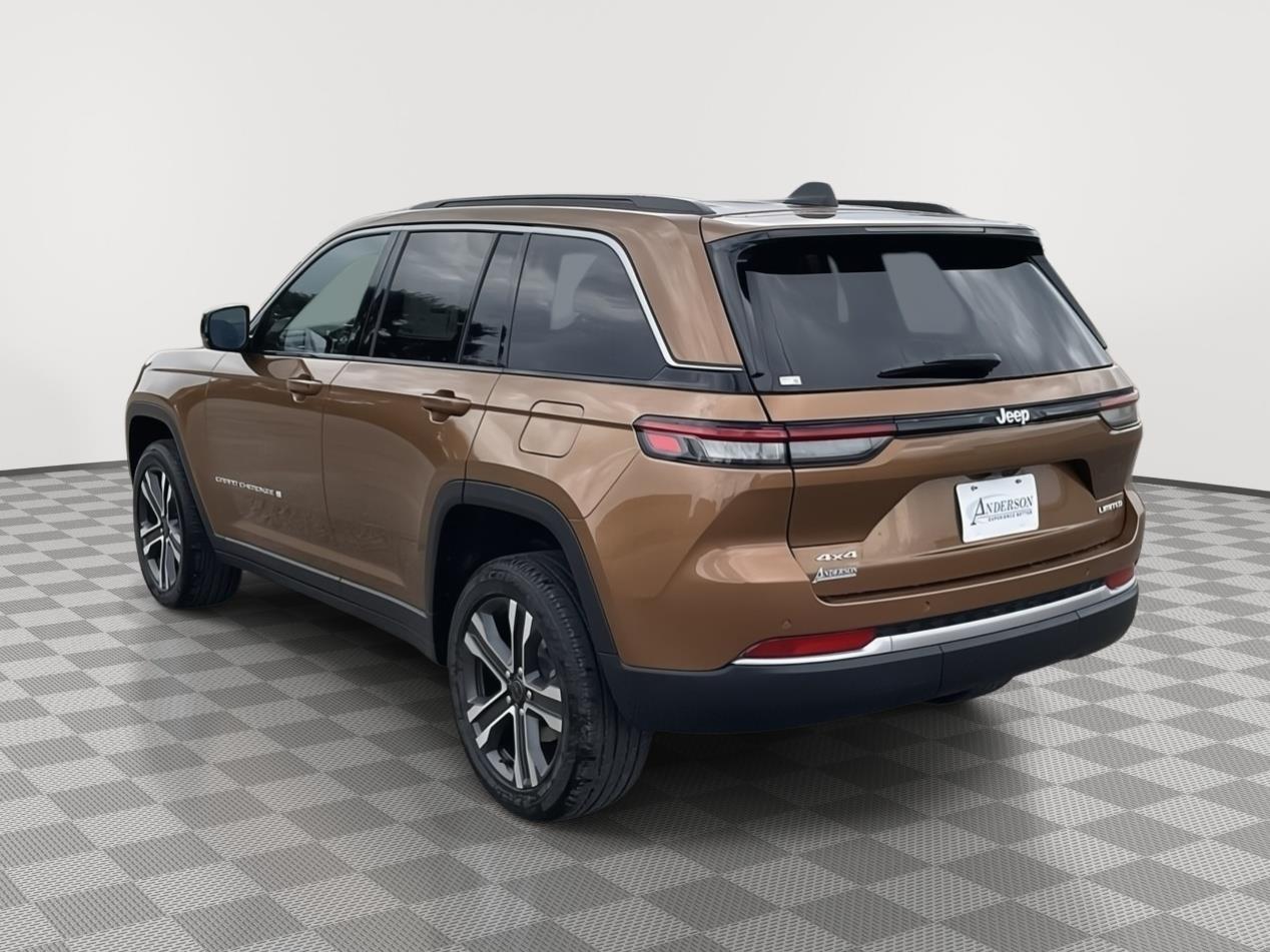 Vehicle photo 3