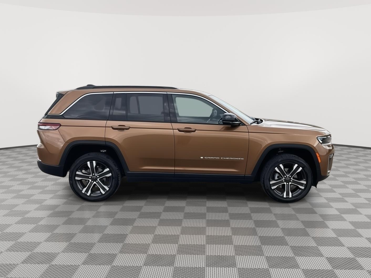 Vehicle photo 6