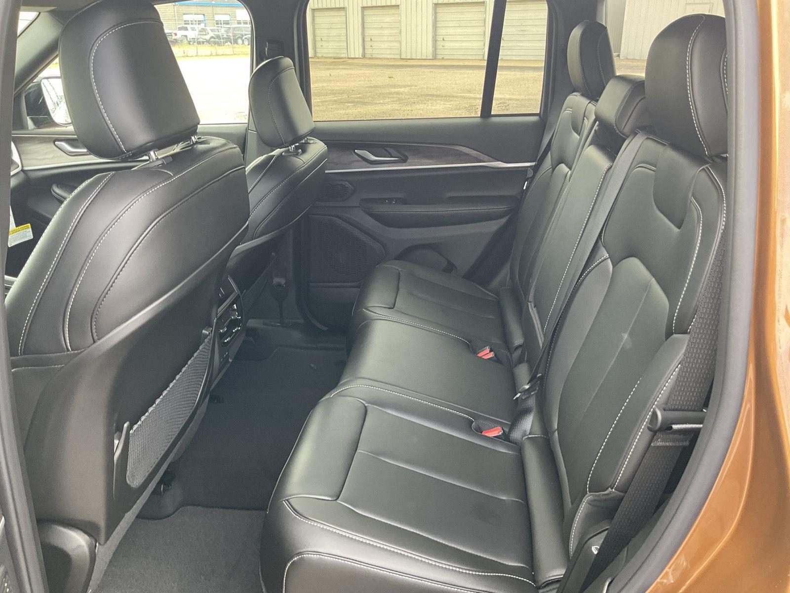 Vehicle photo 16