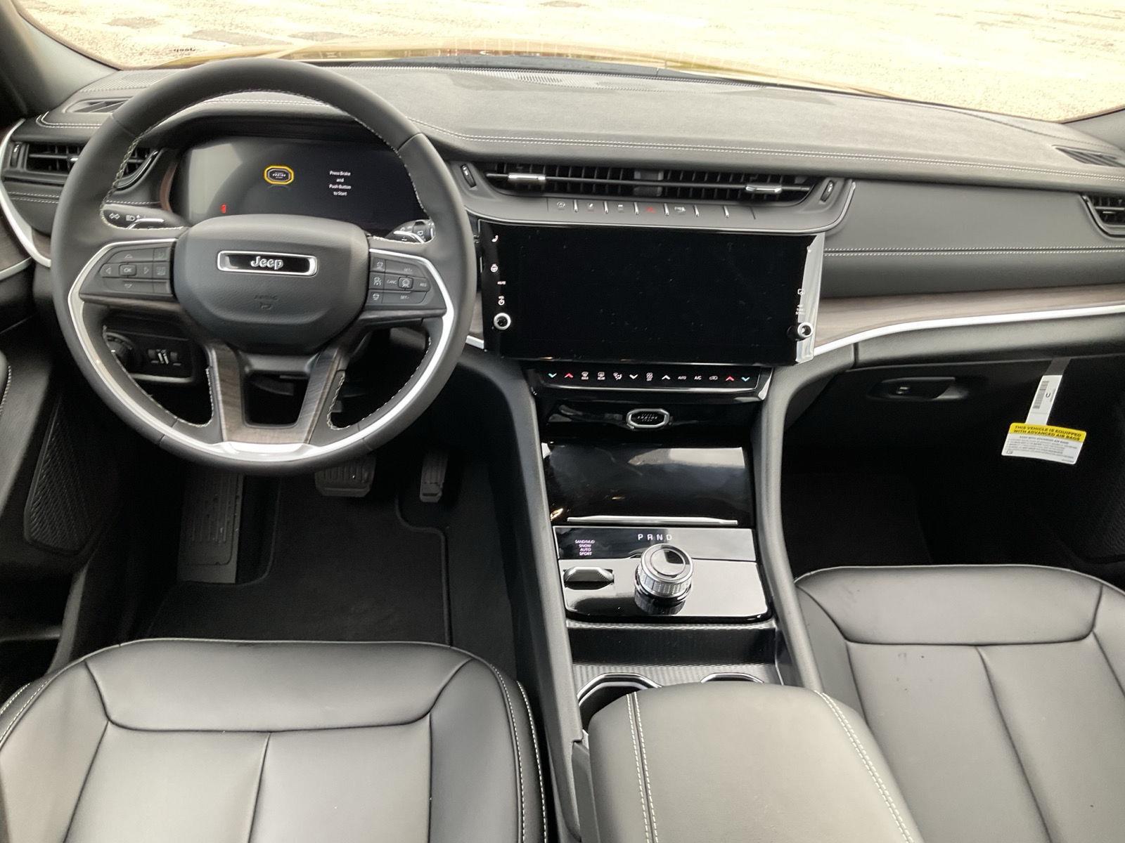 Vehicle photo 17