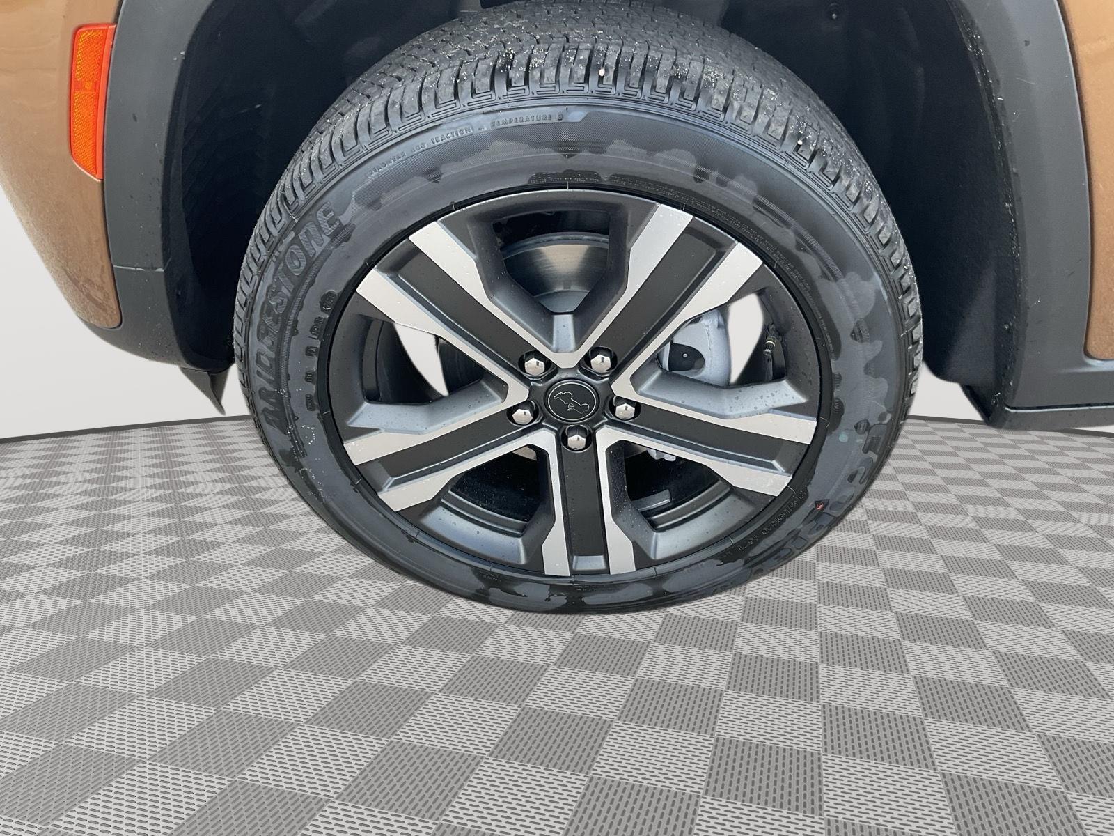 Vehicle photo 18