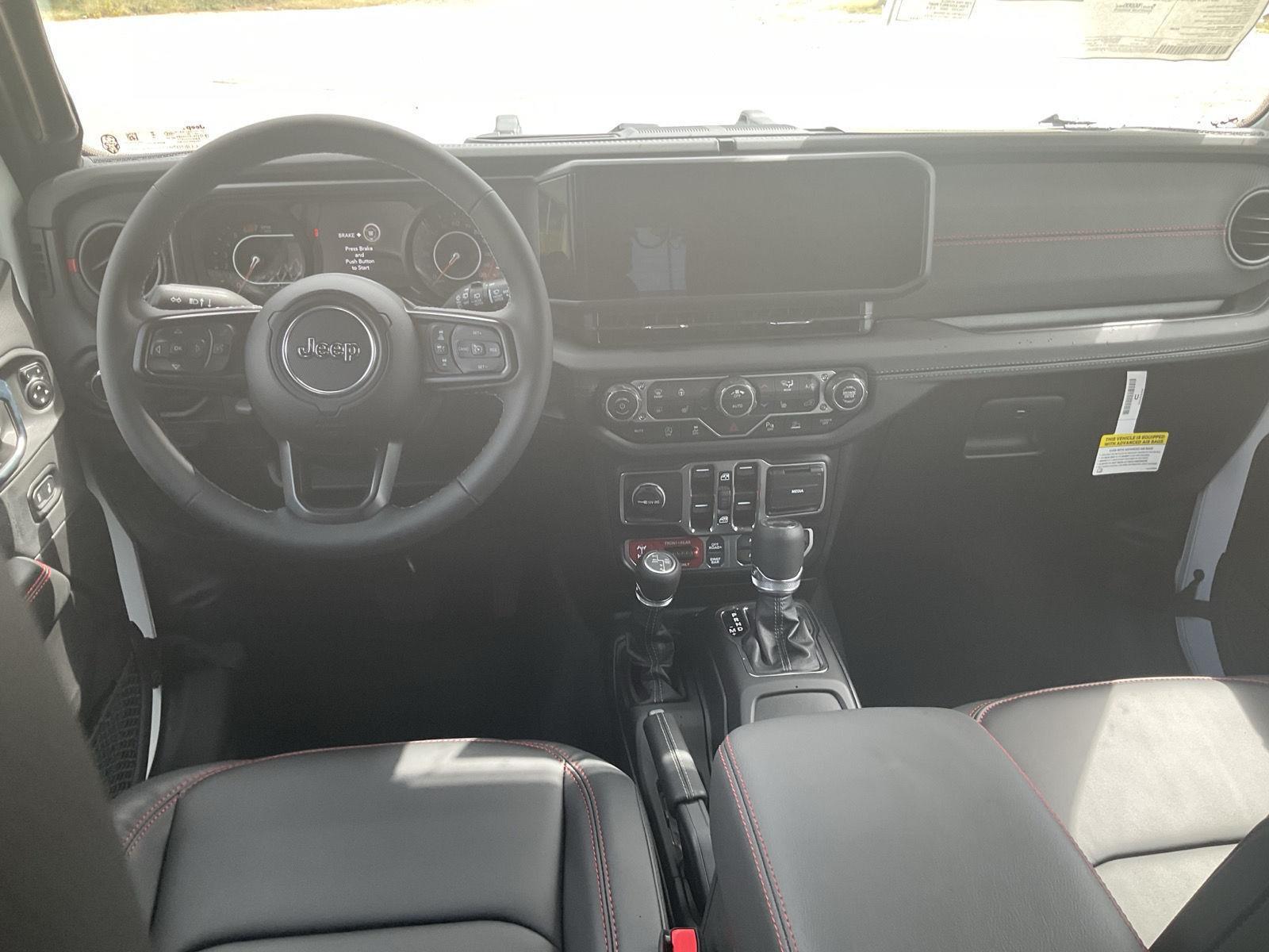 Vehicle photo 14