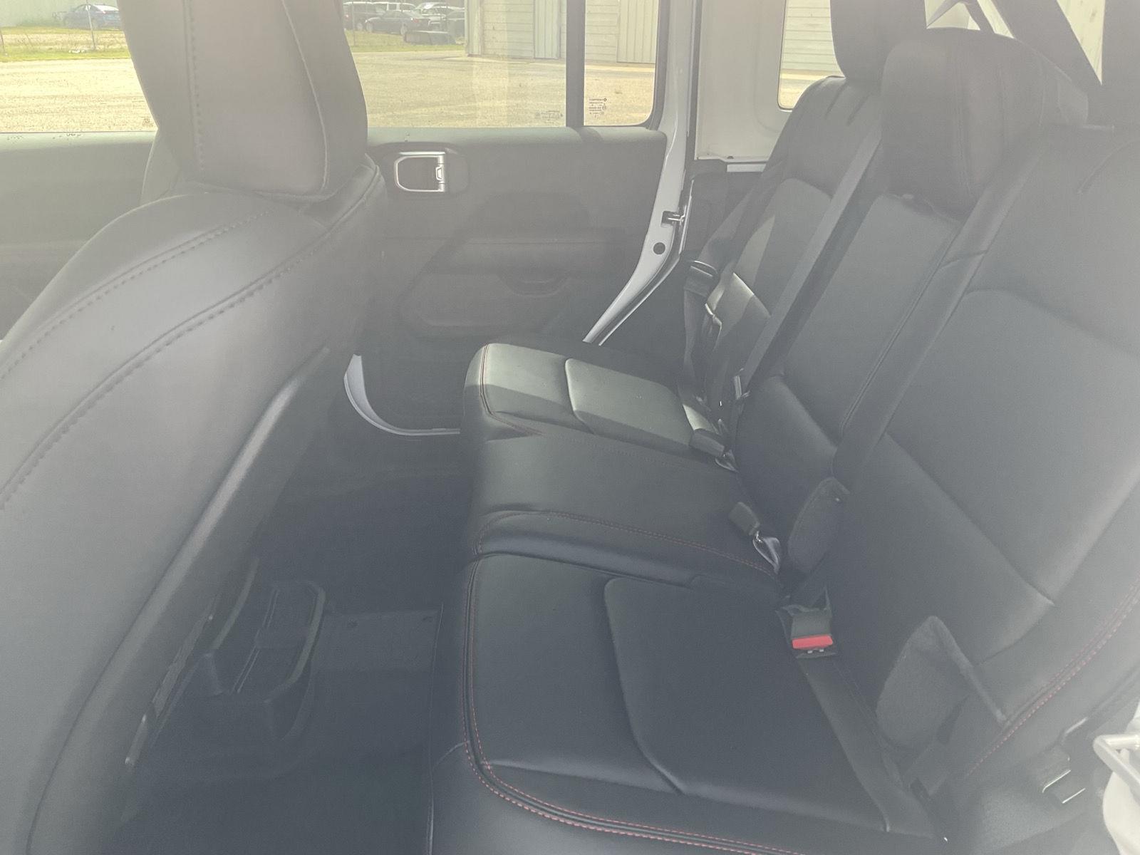 Vehicle photo 15
