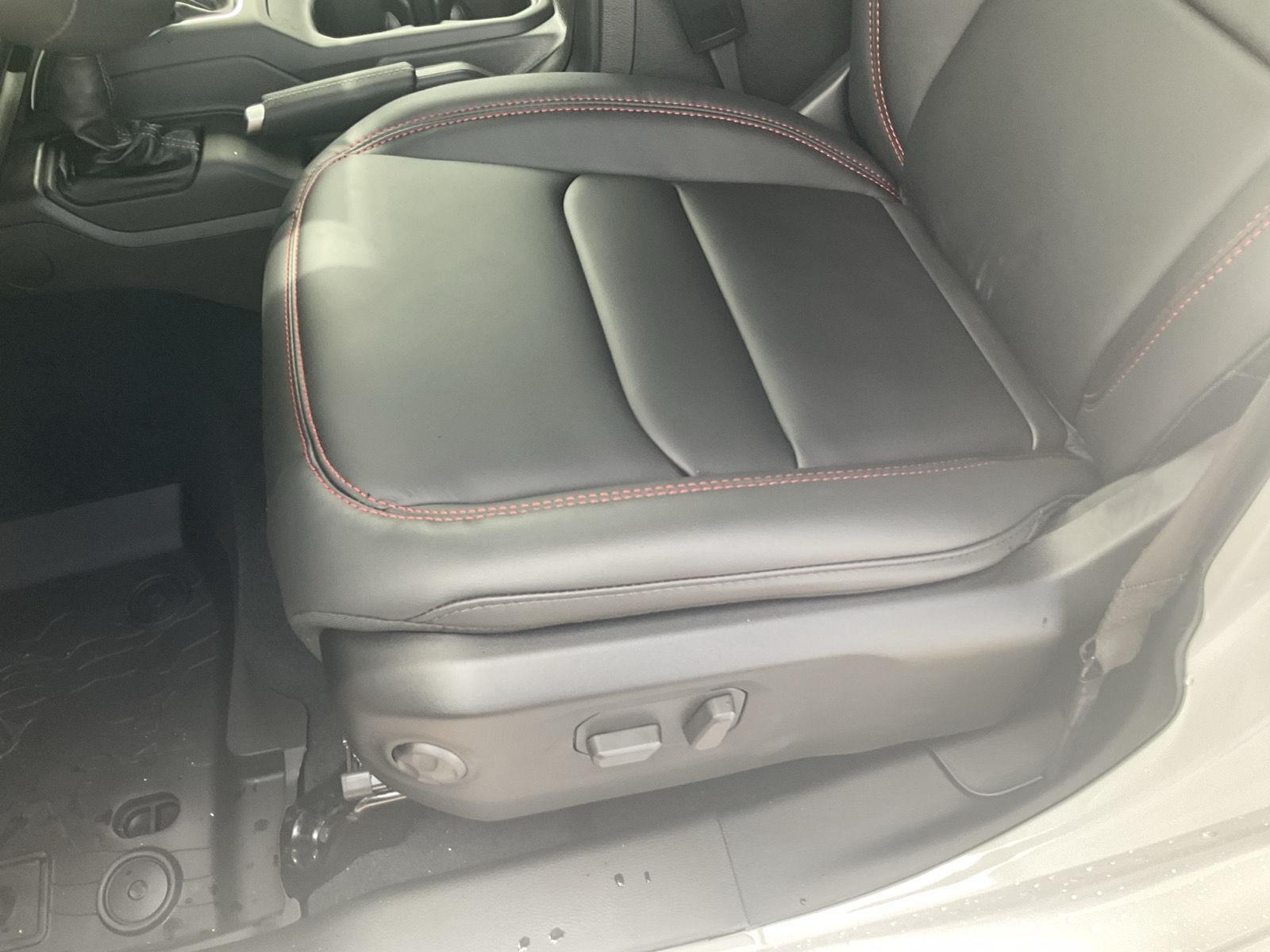Vehicle photo 17