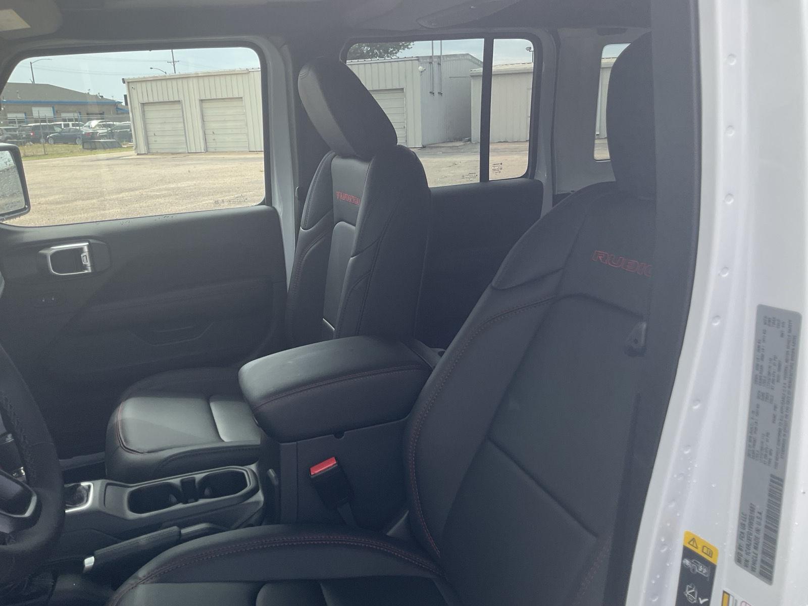 Vehicle photo 18