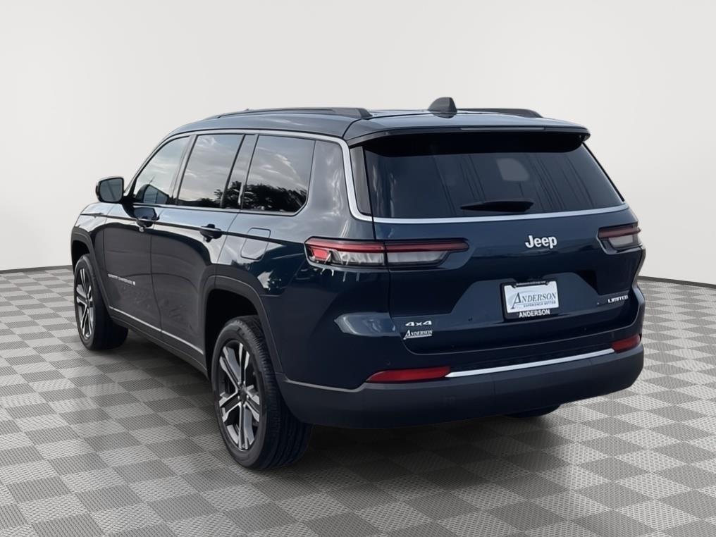 Vehicle photo 3