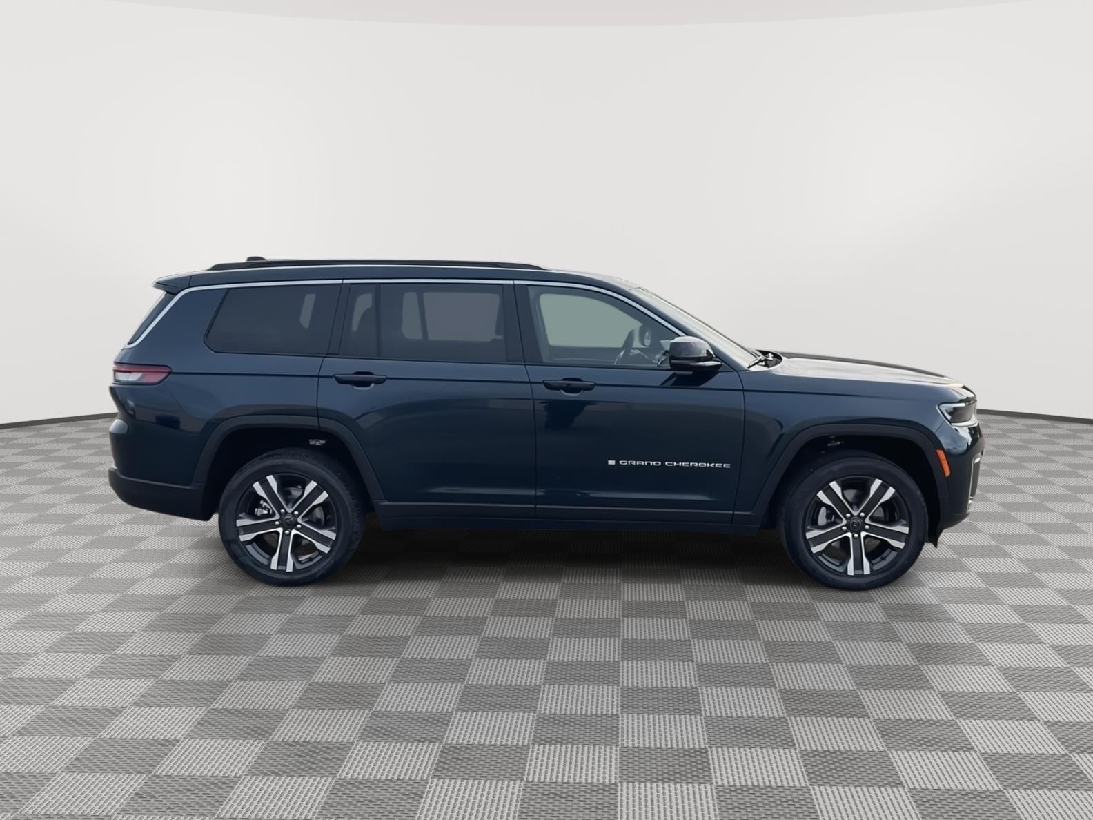 Vehicle photo 6
