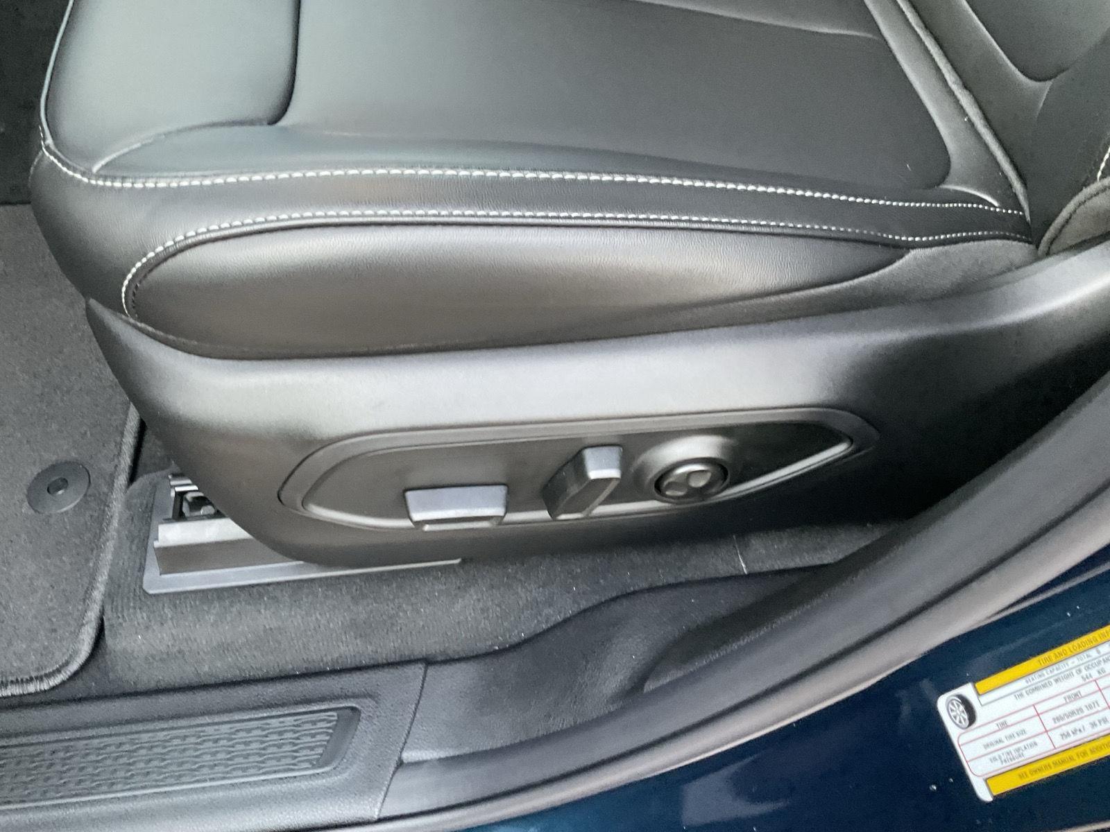 Vehicle photo 15