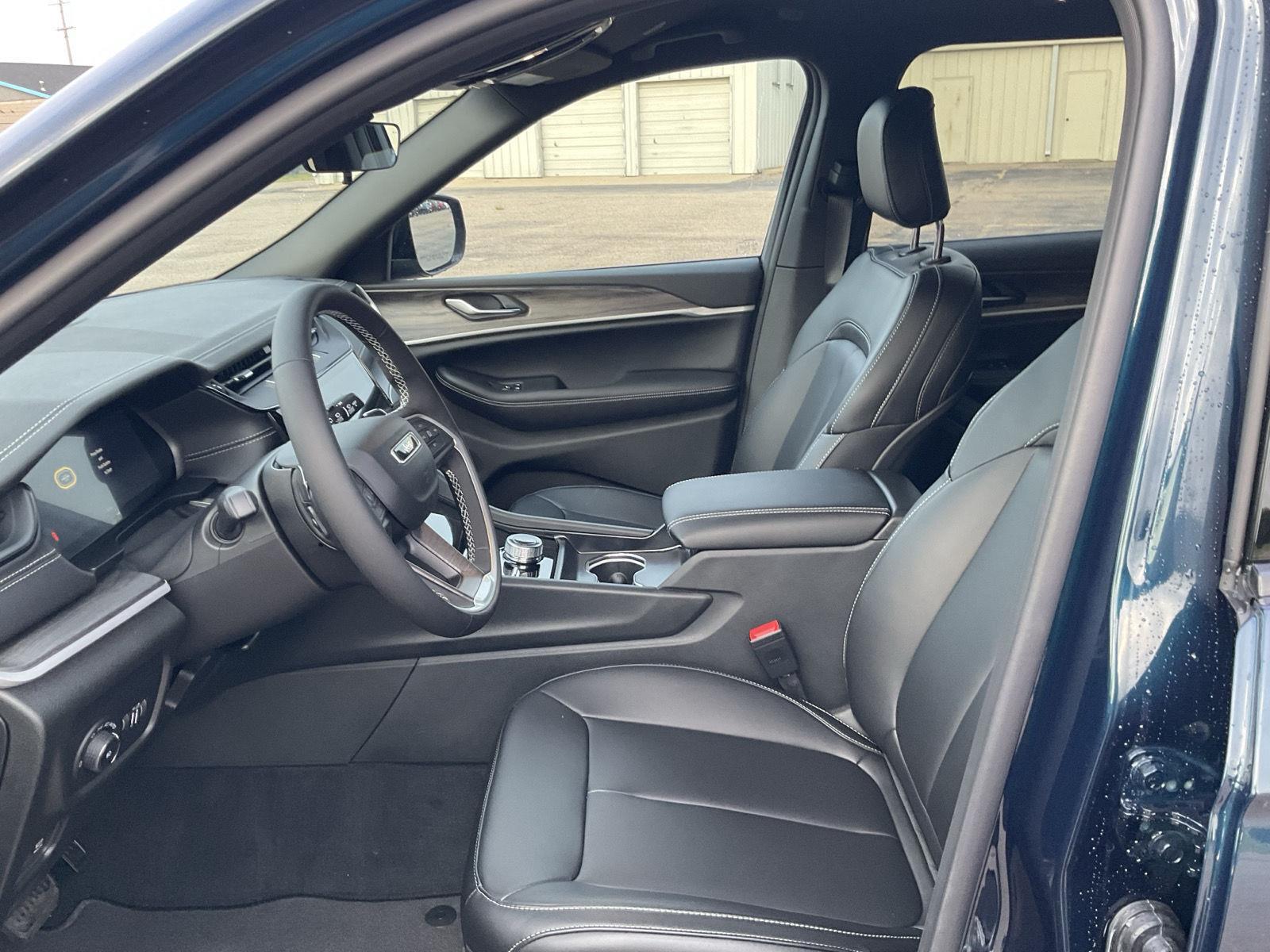 Vehicle photo 18