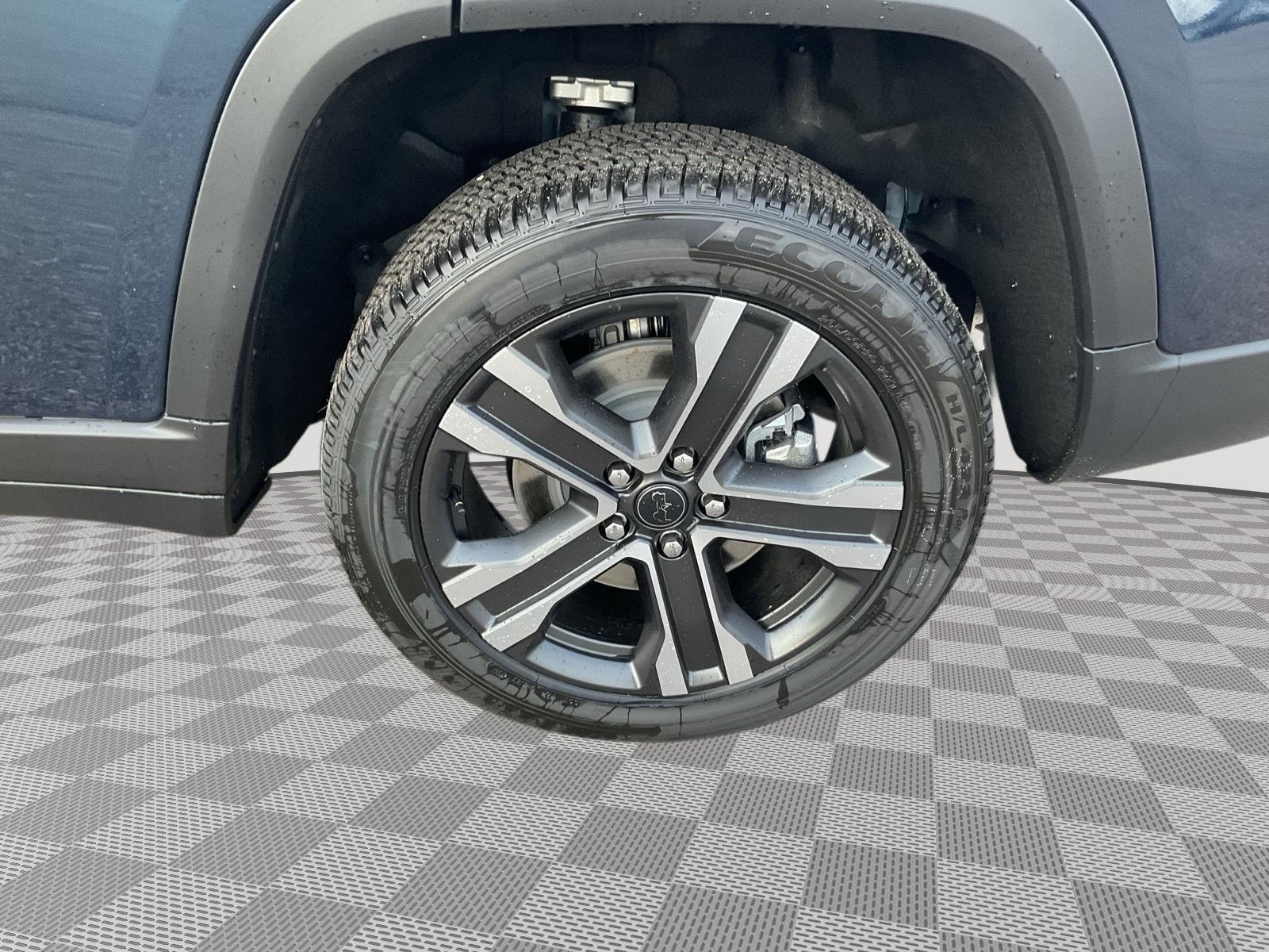 Vehicle photo 22