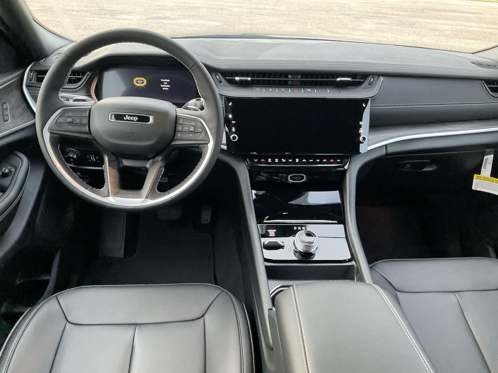 Vehicle photo 23