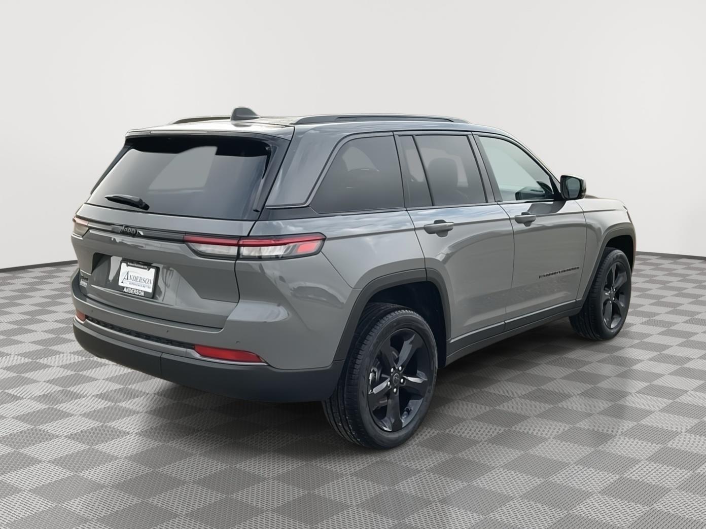 Vehicle photo 5