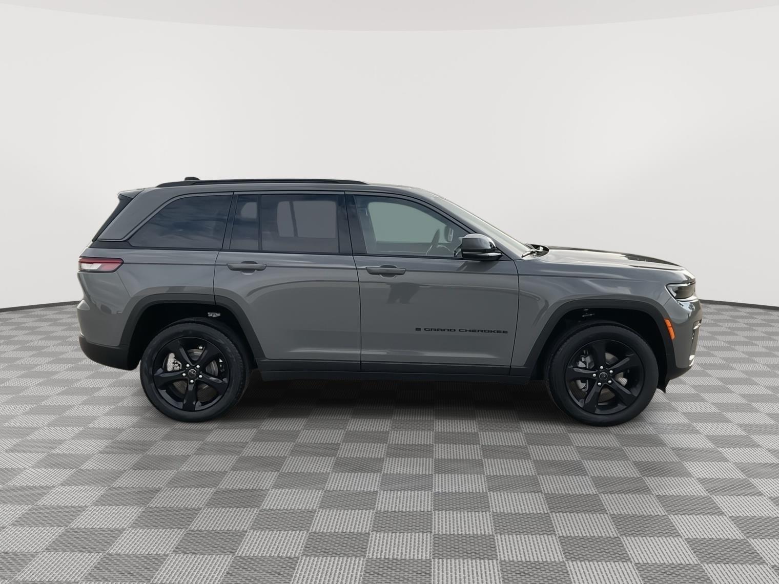 Vehicle photo 6