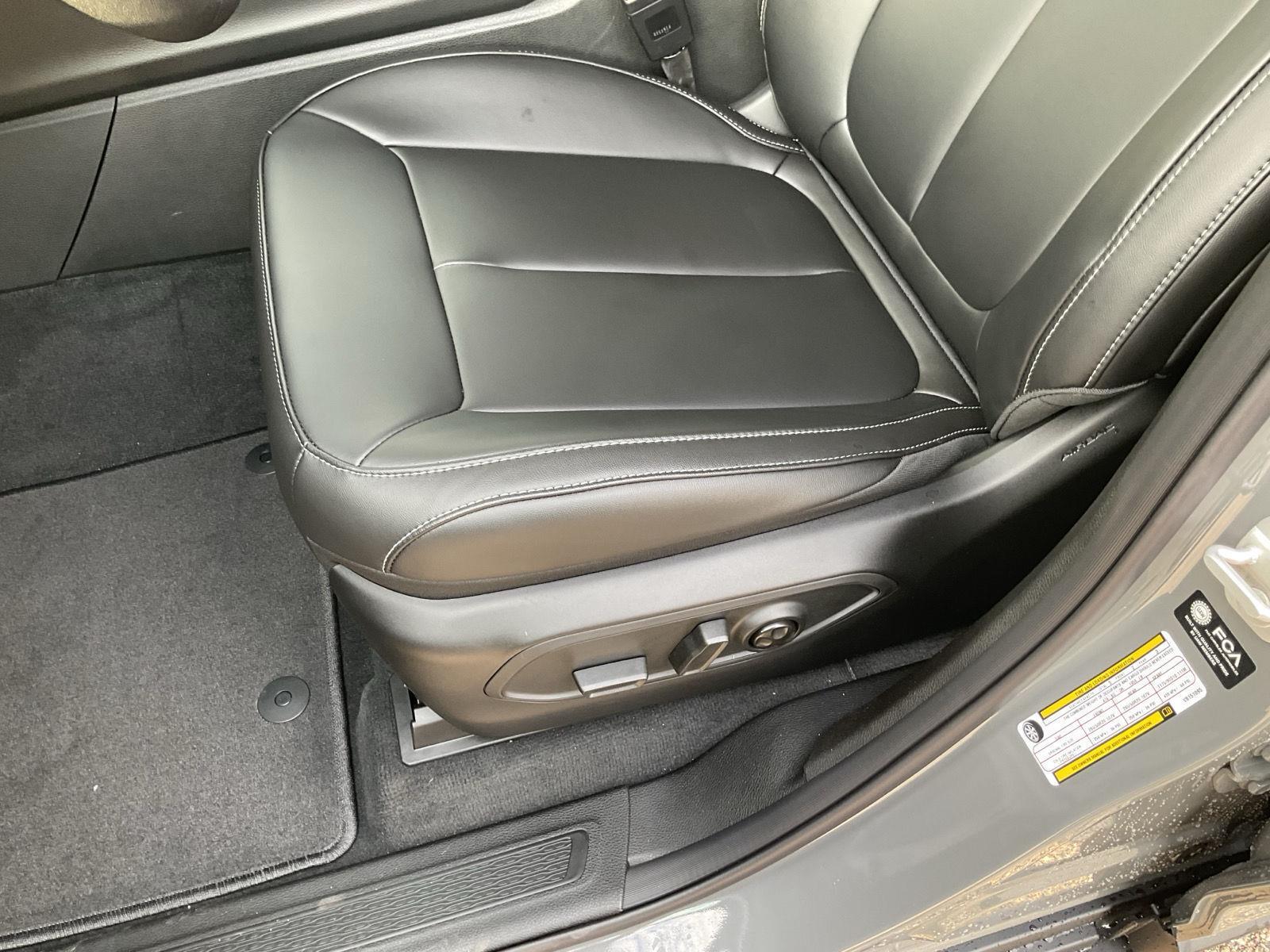 Vehicle photo 14