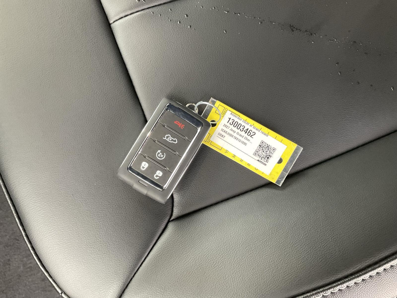 Vehicle photo 18