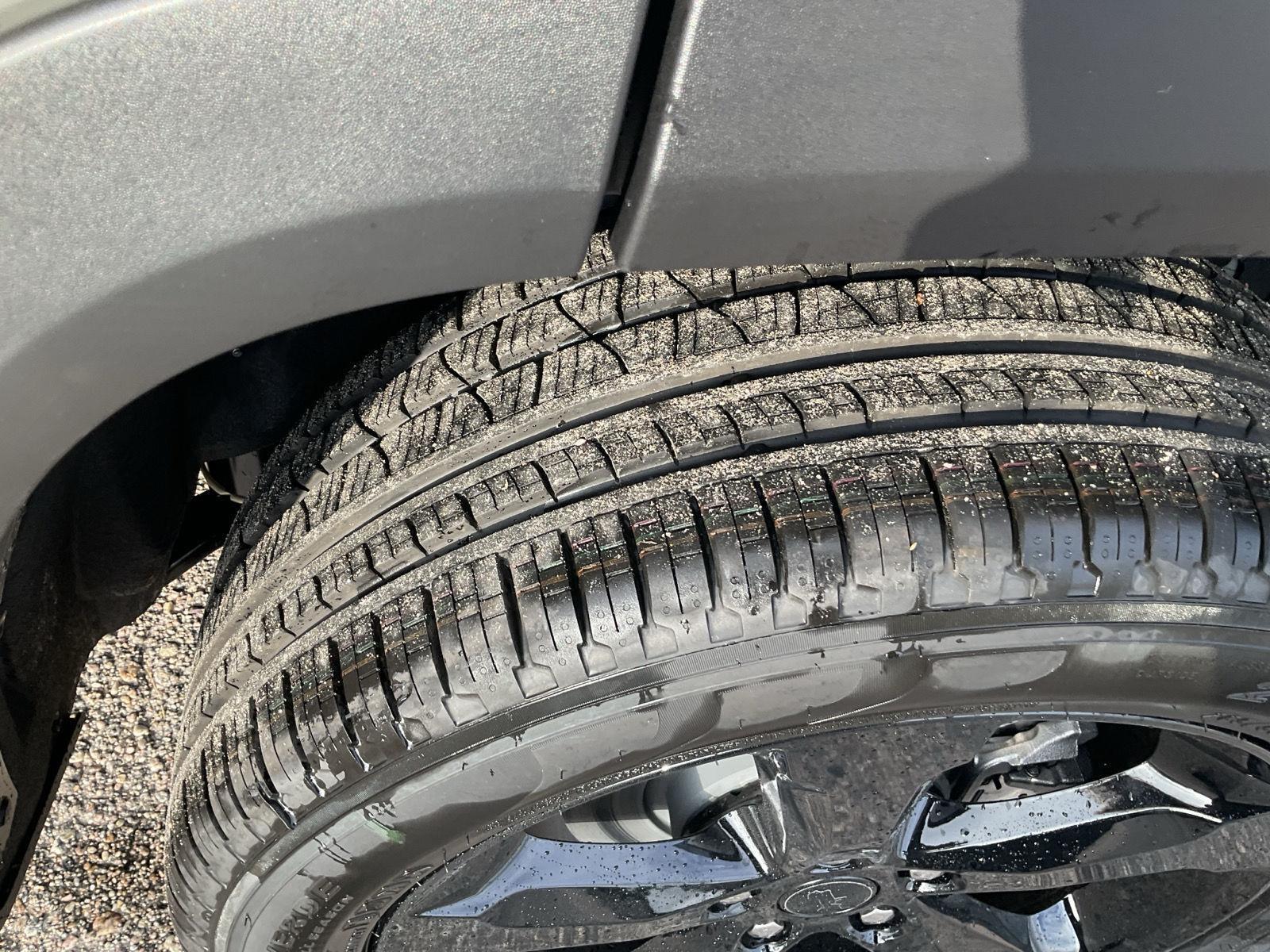 Vehicle photo 20