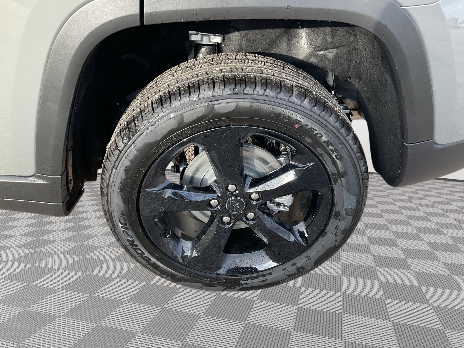 Vehicle photo 21