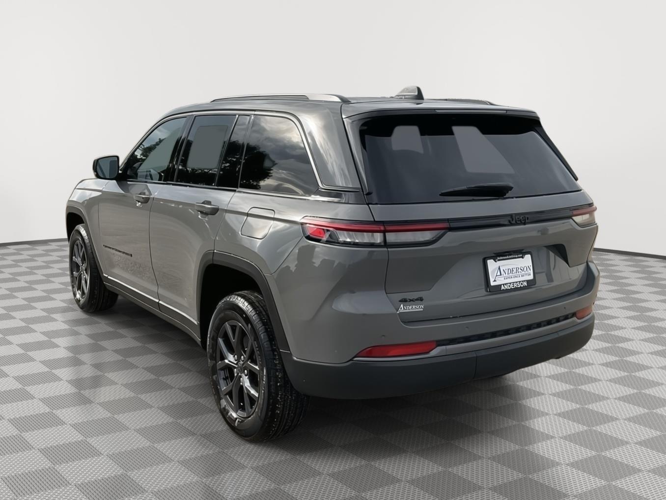 Vehicle photo 3