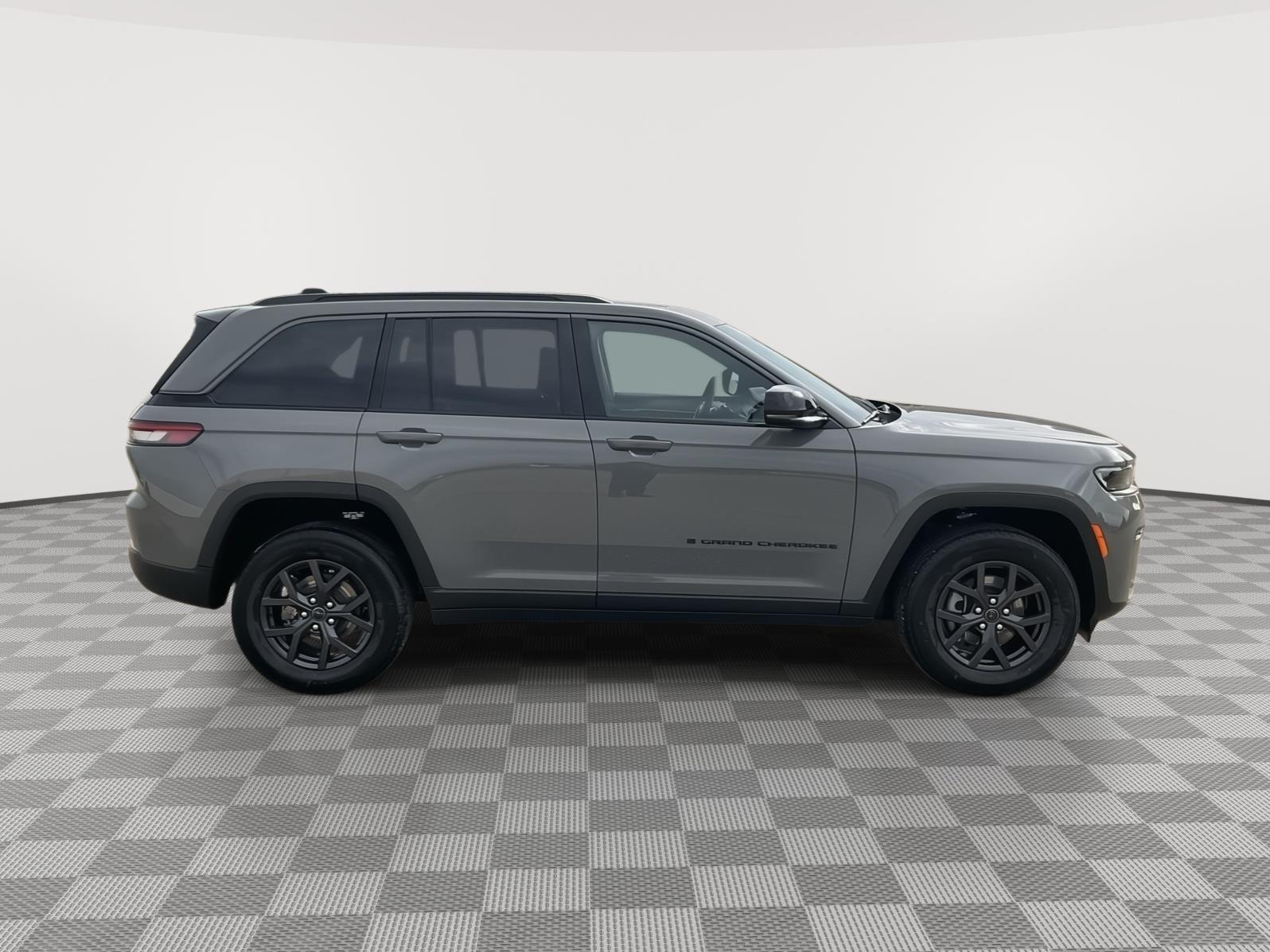 Vehicle photo 6