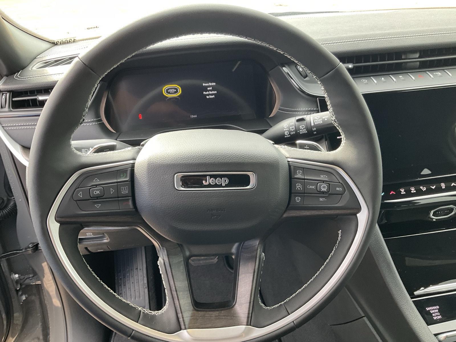 Vehicle photo 9