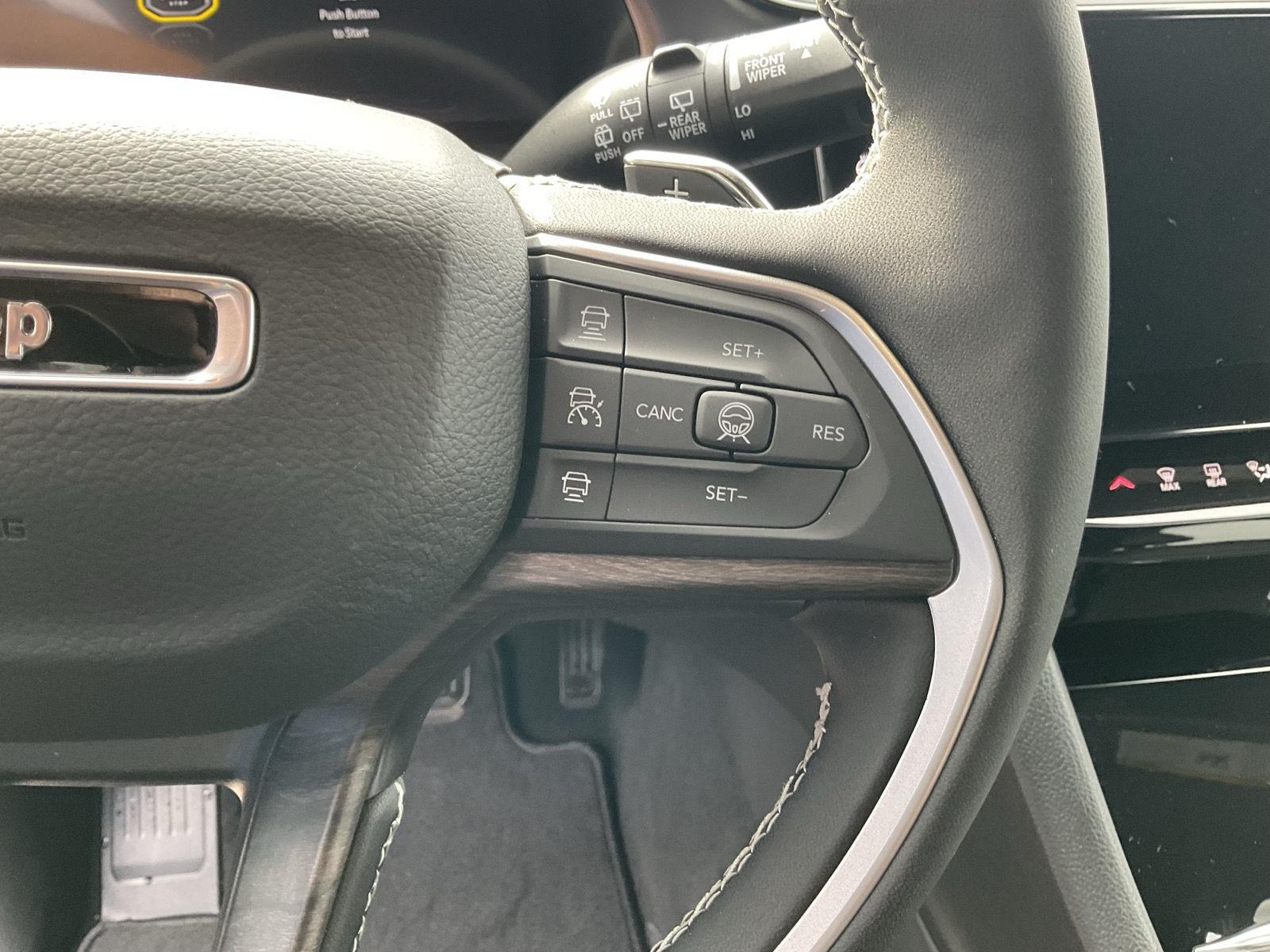 Vehicle photo 11