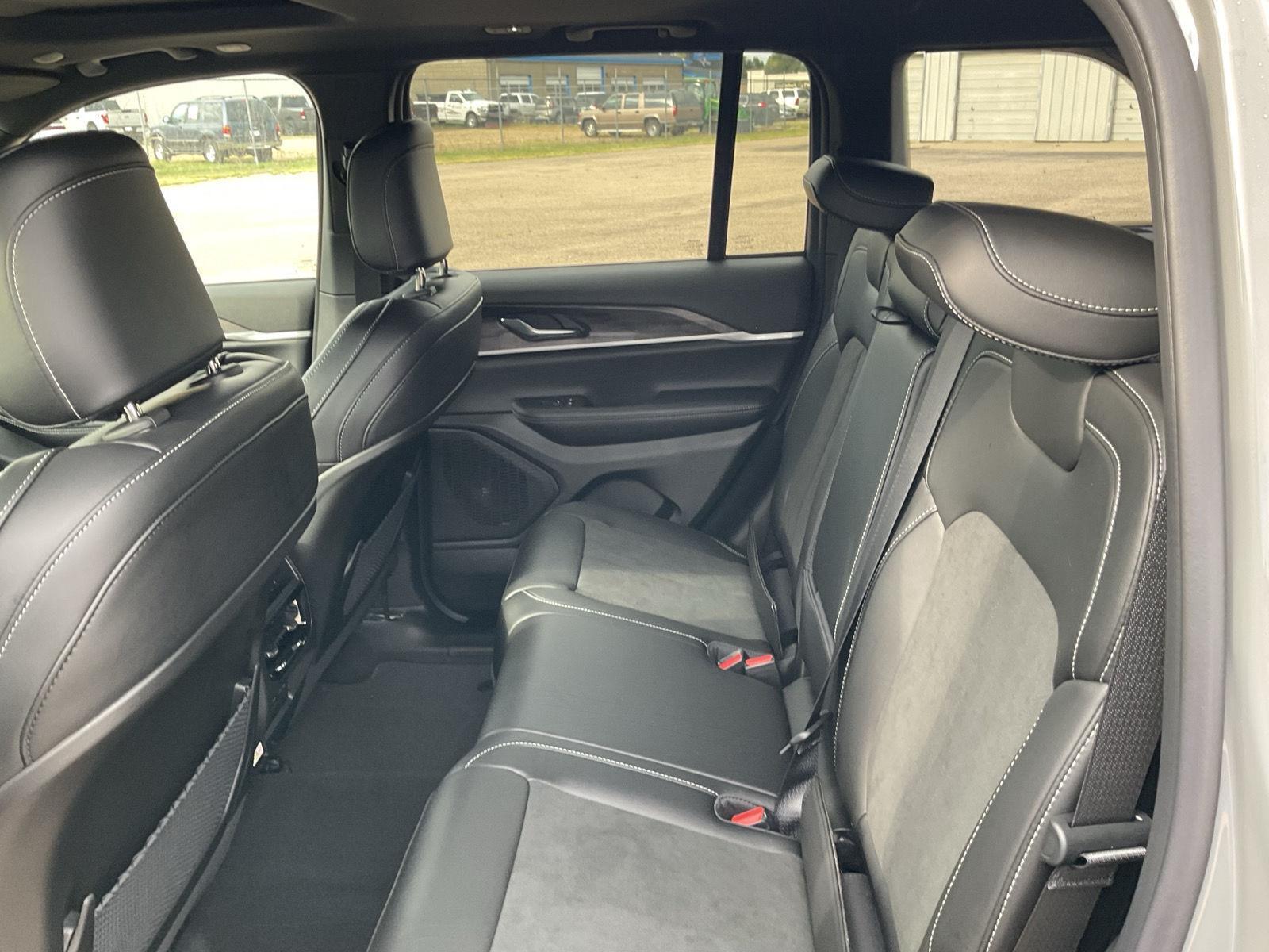 Vehicle photo 14