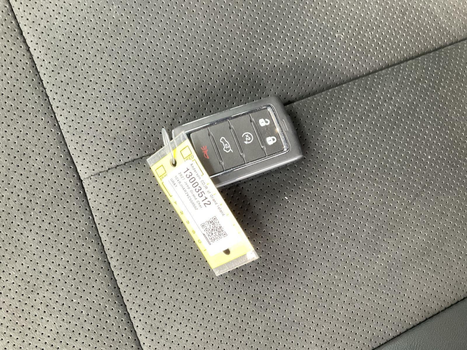 Vehicle photo 19