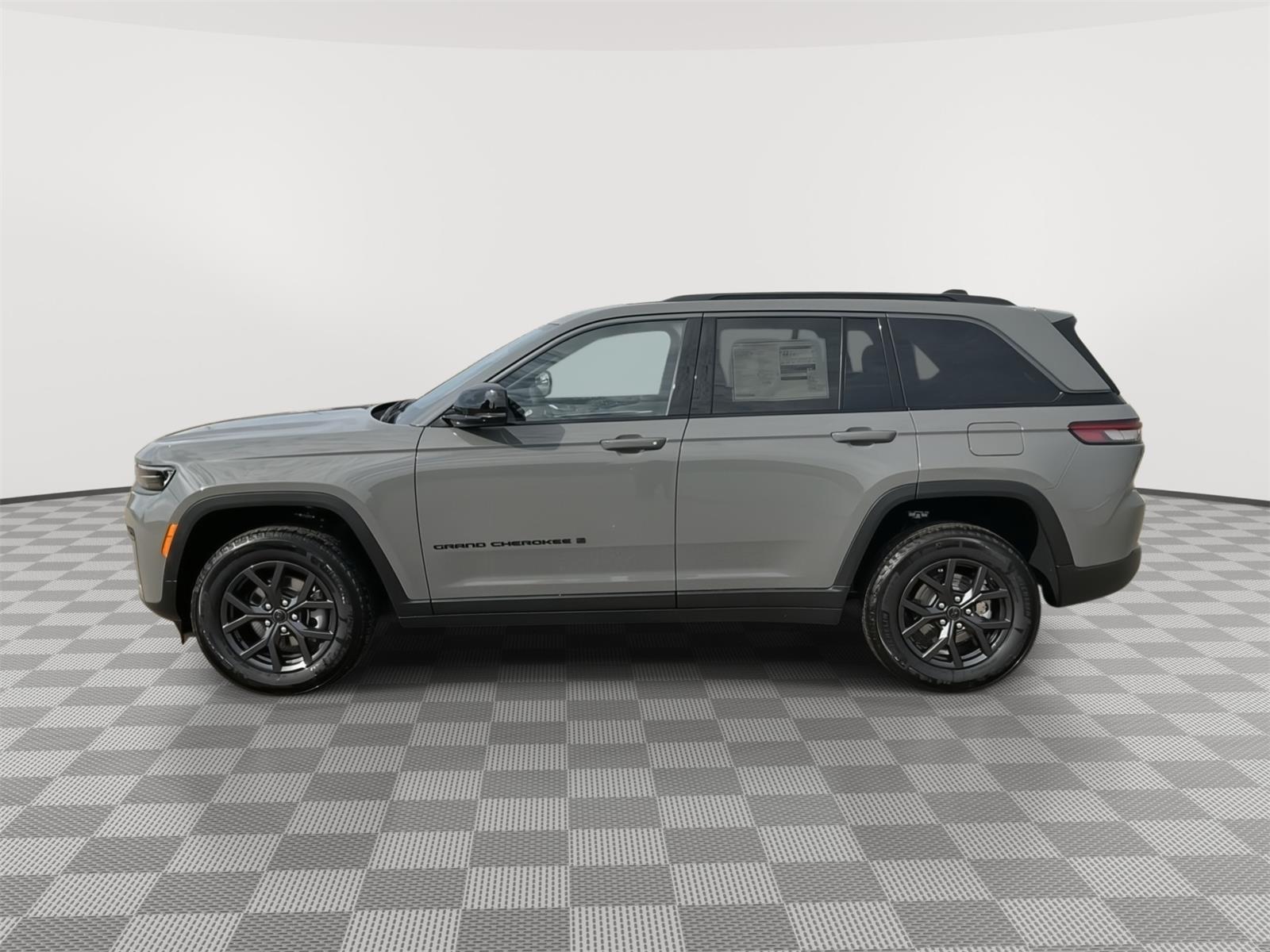 Vehicle photo 2