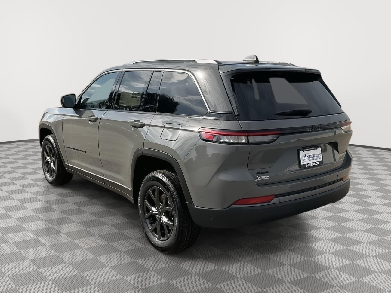 Vehicle photo 3